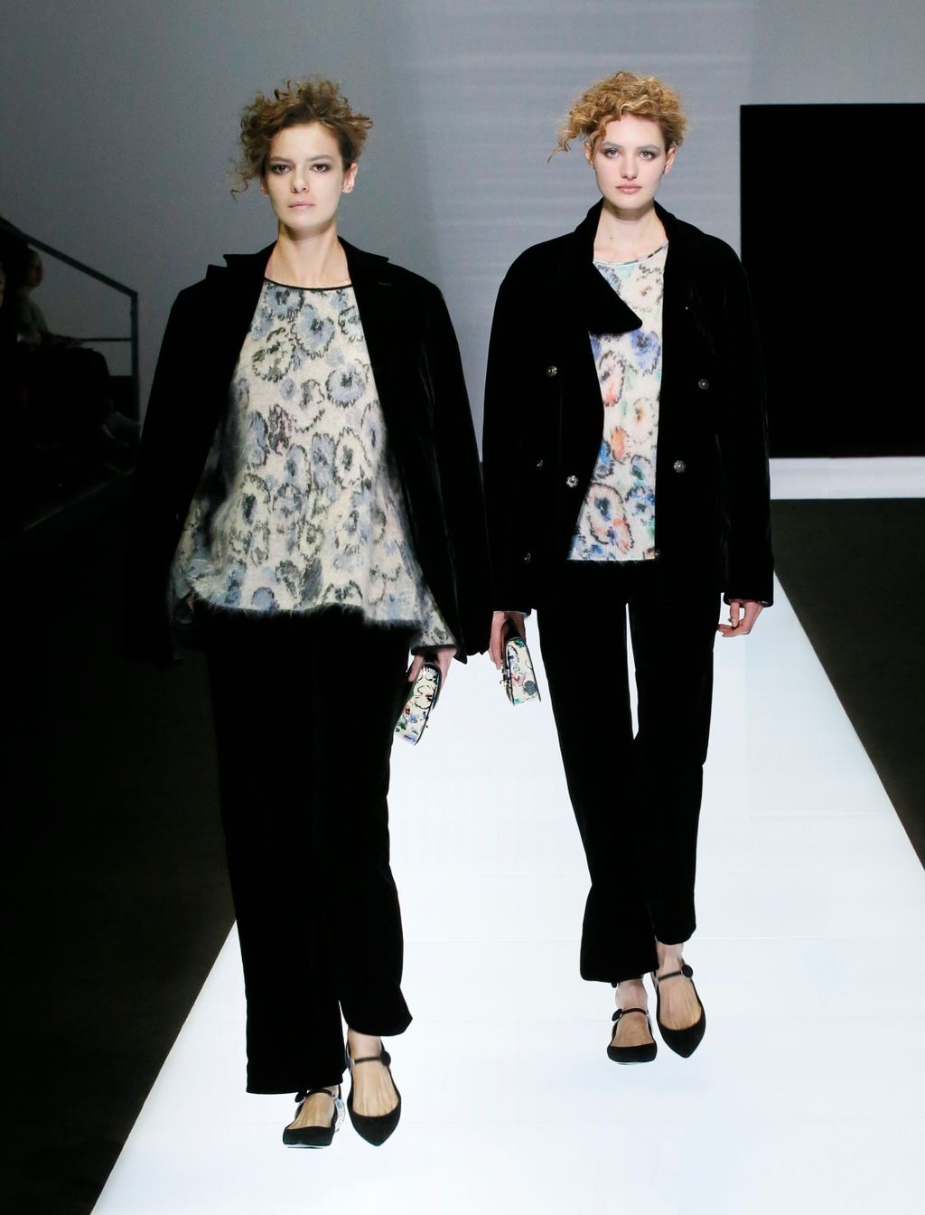 Fashion Week Milan Fall/Winter 2016 look 24 from the Giorgio Armani collection womenswear