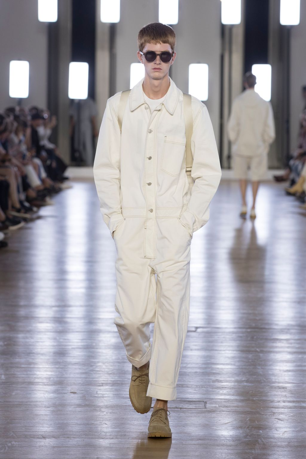 Fashion Week Paris Spring/Summer 2018 look 23 from the Cerruti 1881 collection menswear