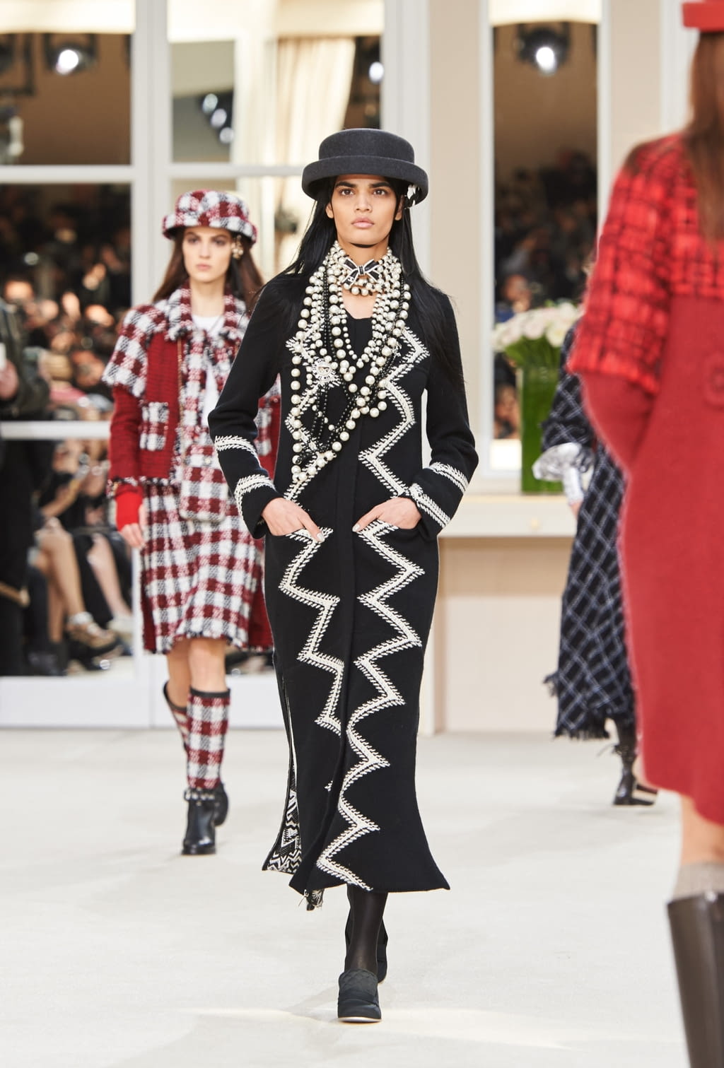 Fashion Week Paris Fall/Winter 2016 look 23 from the Chanel collection womenswear