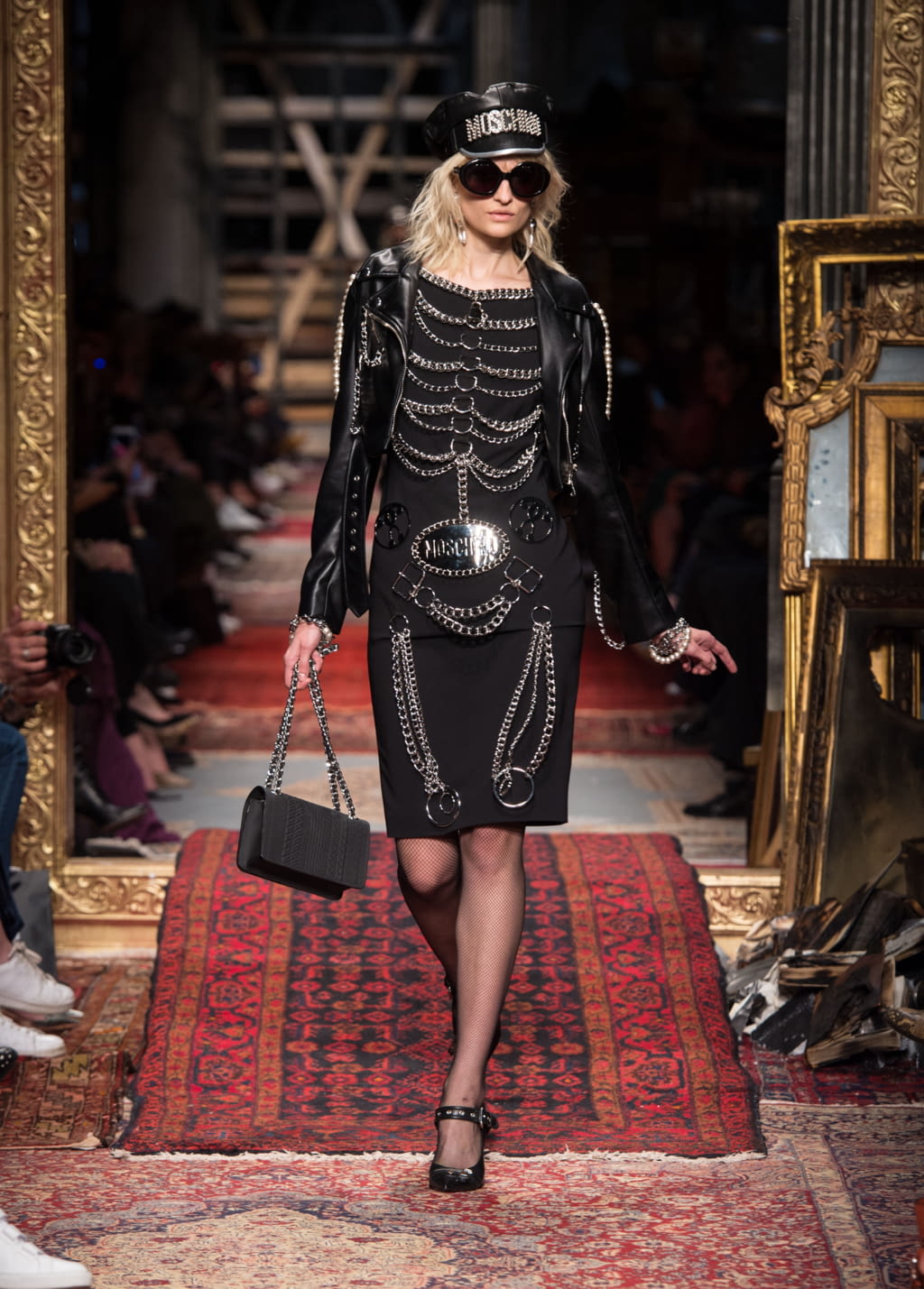 Fashion Week Milan Fall/Winter 2016 look 23 de la collection Moschino womenswear