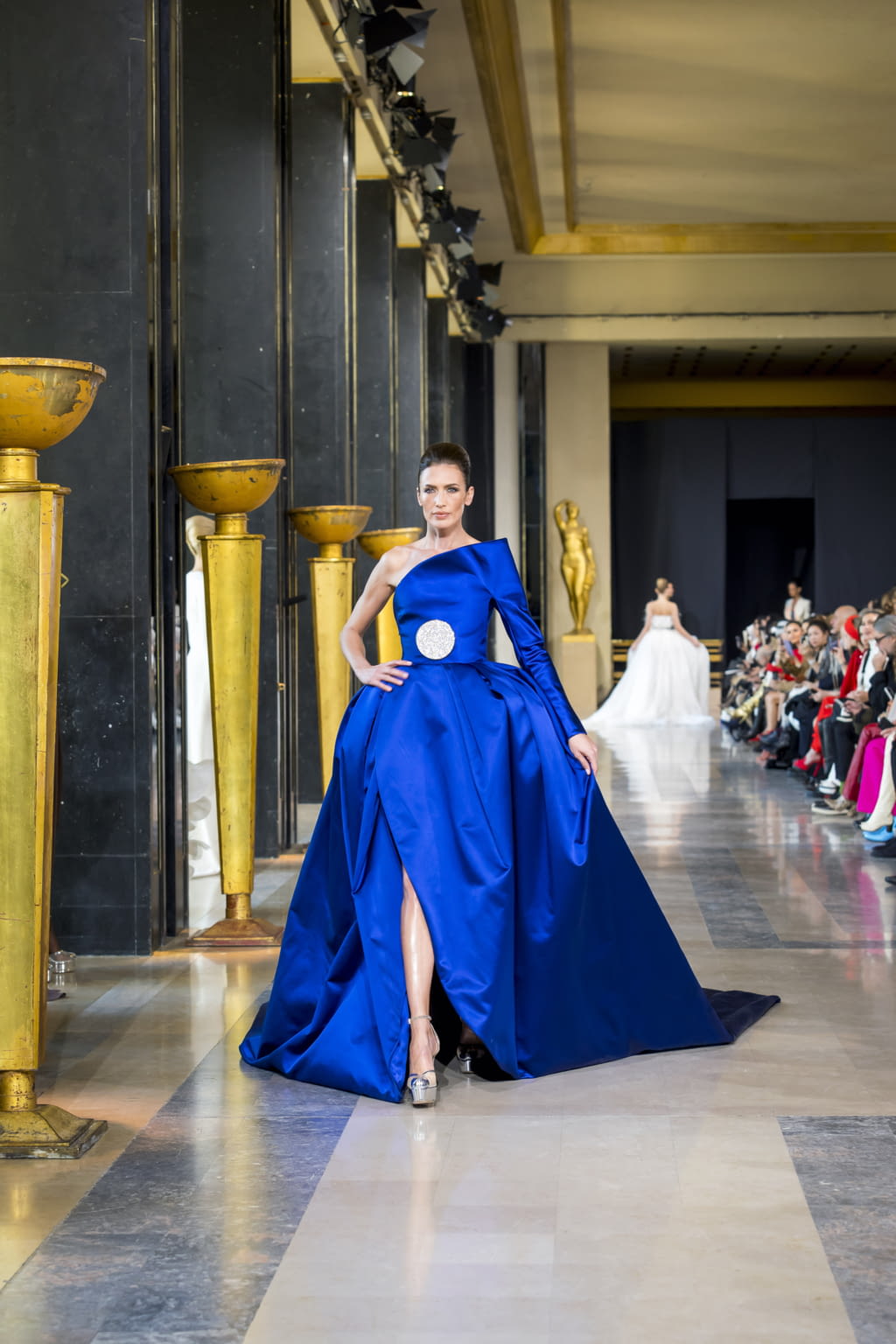 Fashion Week Paris Spring/Summer 2020 look 23 from the Stephane Rolland collection couture