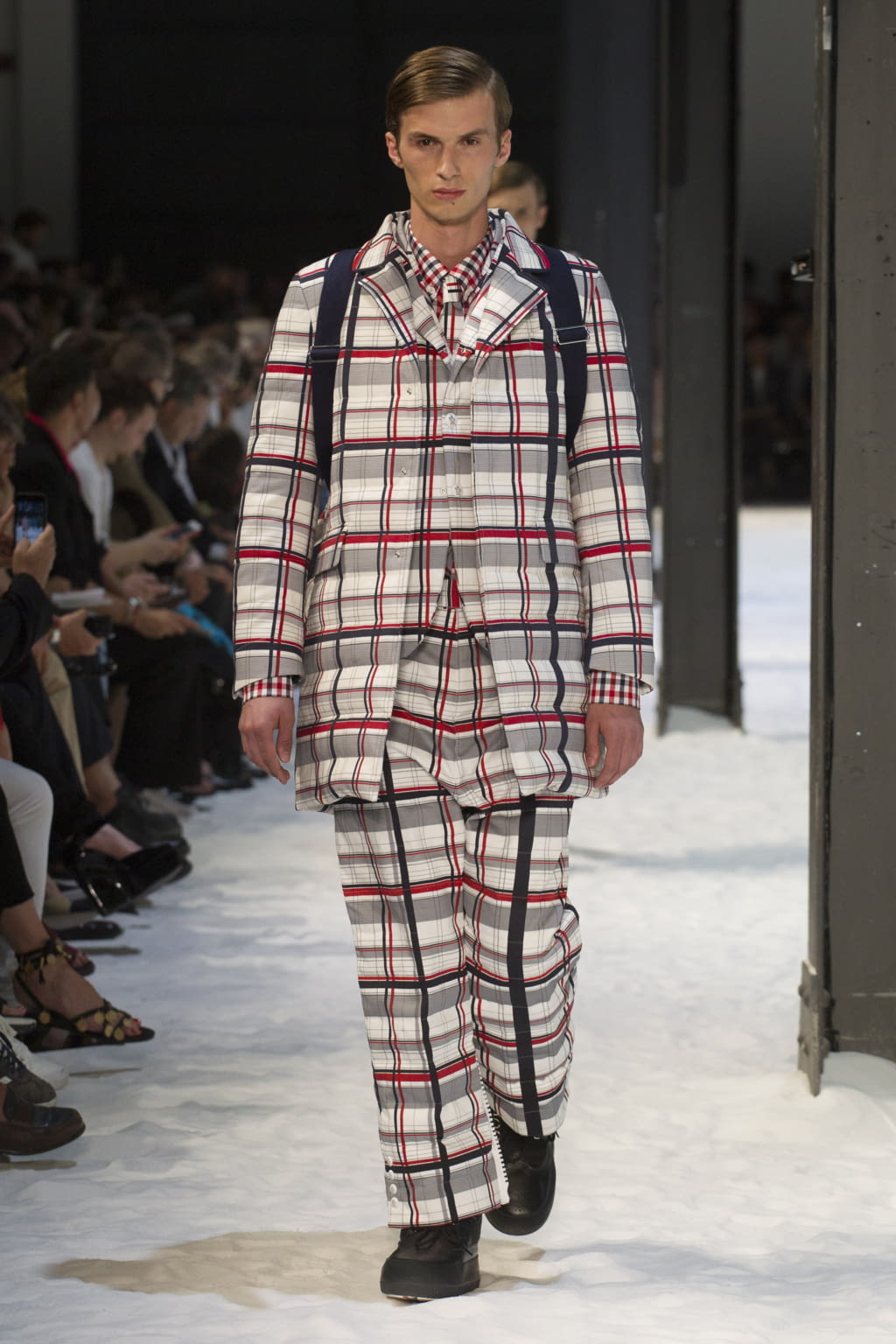 Fashion Week Milan Spring/Summer 2018 look 23 from the Moncler Gamme Bleu collection menswear