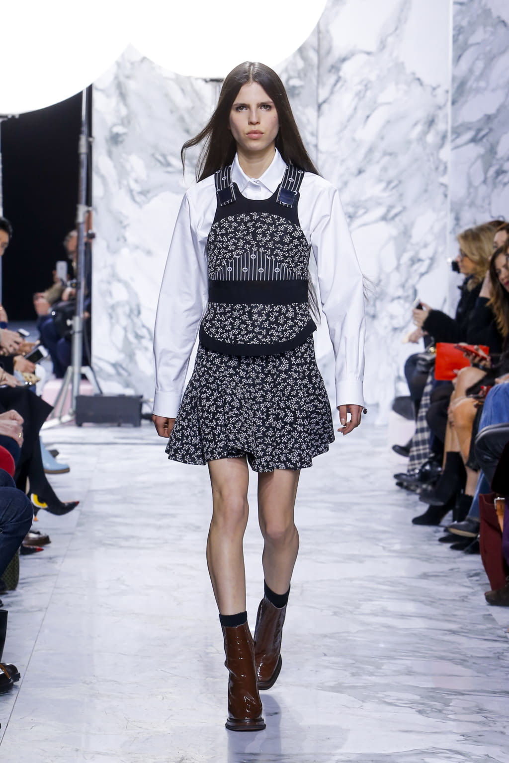 Fashion Week Paris Fall/Winter 2016 look 23 from the Carven collection 女装