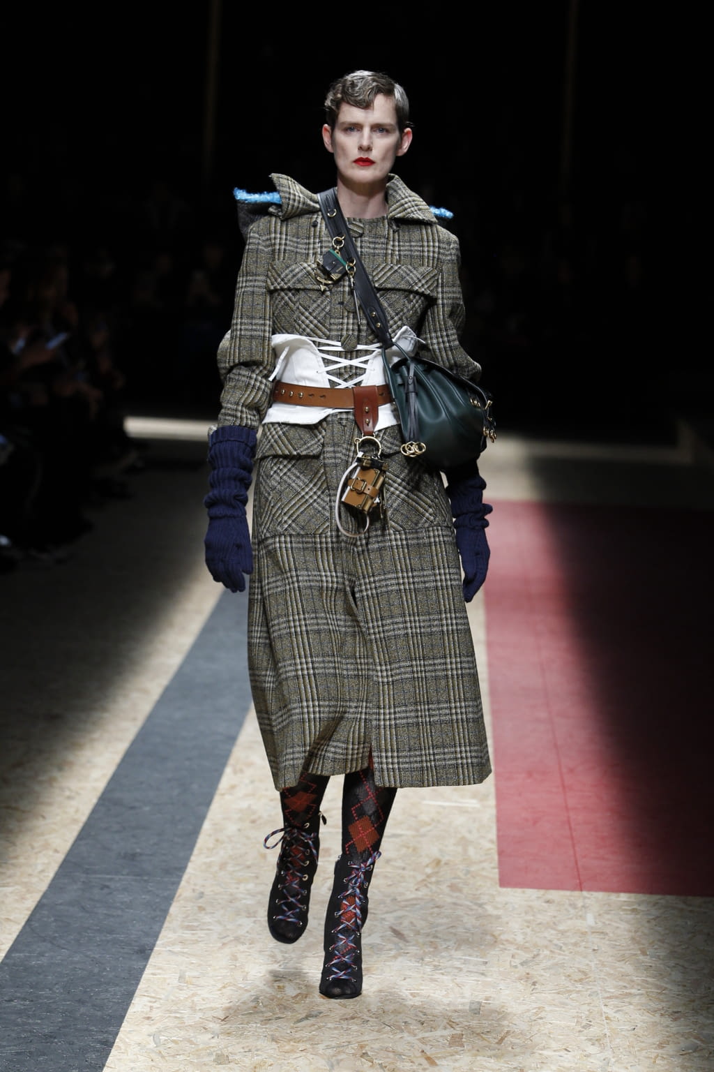 Fashion Week Milan Fall/Winter 2016 look 23 from the Prada collection 女装