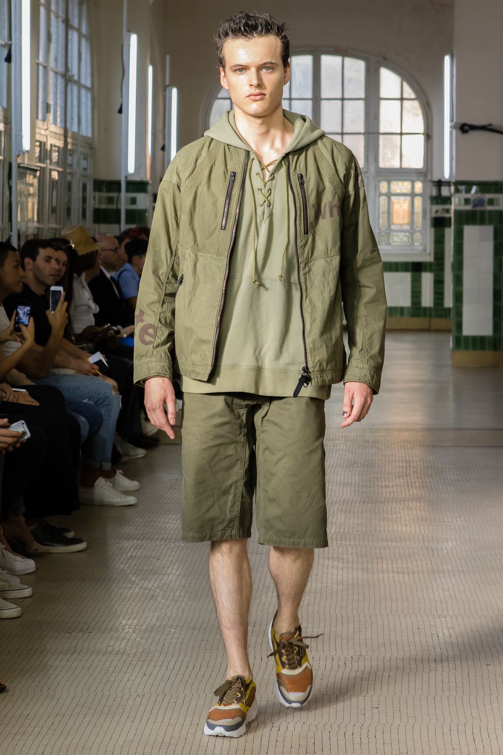 Fashion Week Paris Spring/Summer 2018 look 23 from the White Mountaineering collection menswear