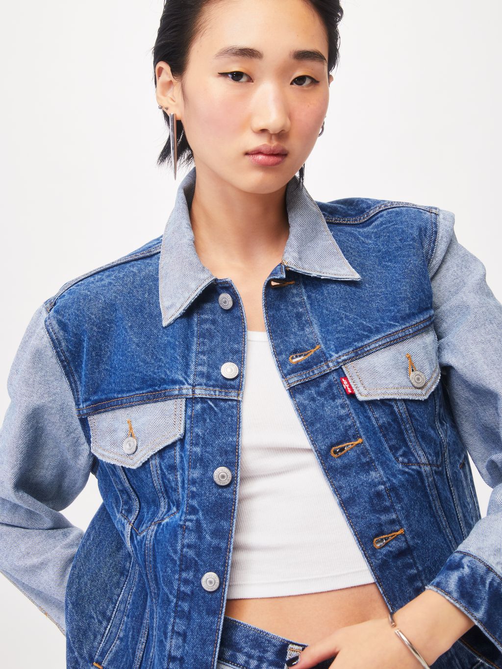 Fashion Week Paris Fall/Winter 2023 look 6 from the Levi’s® Red Tab collection 女装