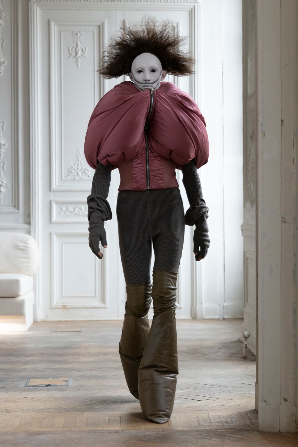 Fashion Week Paris Fall/Winter 2024 look 23 de la collection Rick Owens womenswear