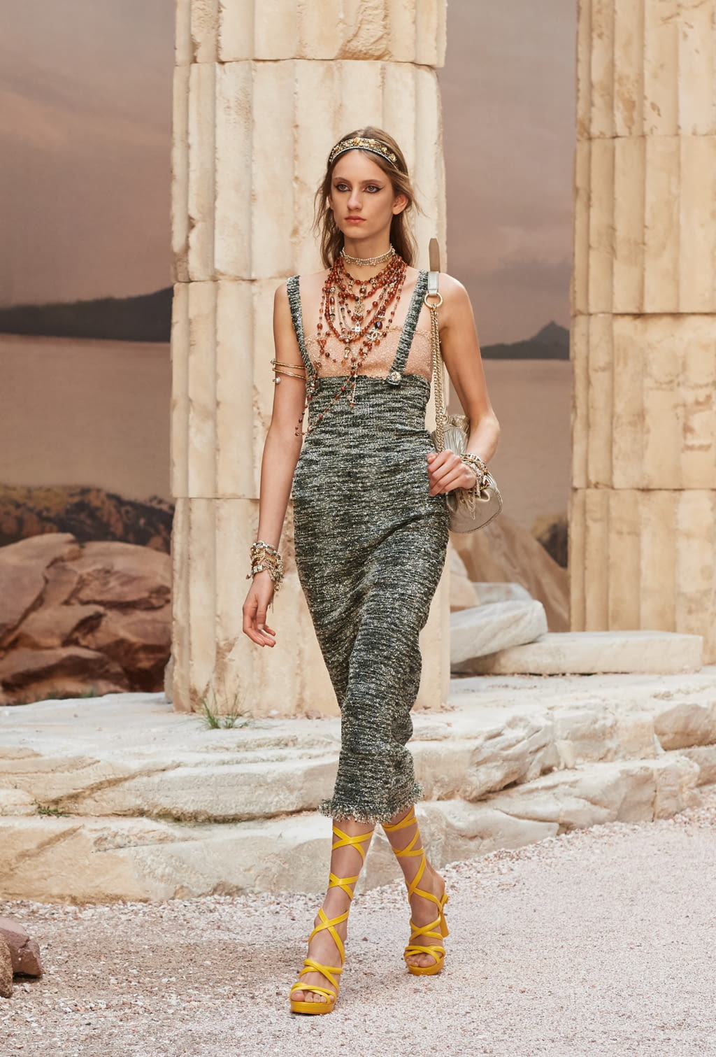 Fashion Week Paris Resort 2018 look 24 from the Chanel collection 女装
