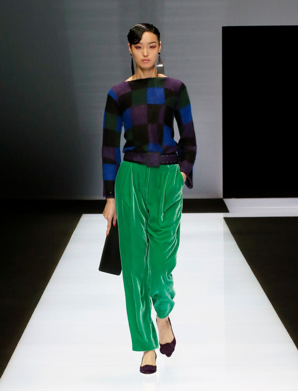 Fashion Week Milan Fall/Winter 2016 look 24 from the Emporio Armani collection womenswear