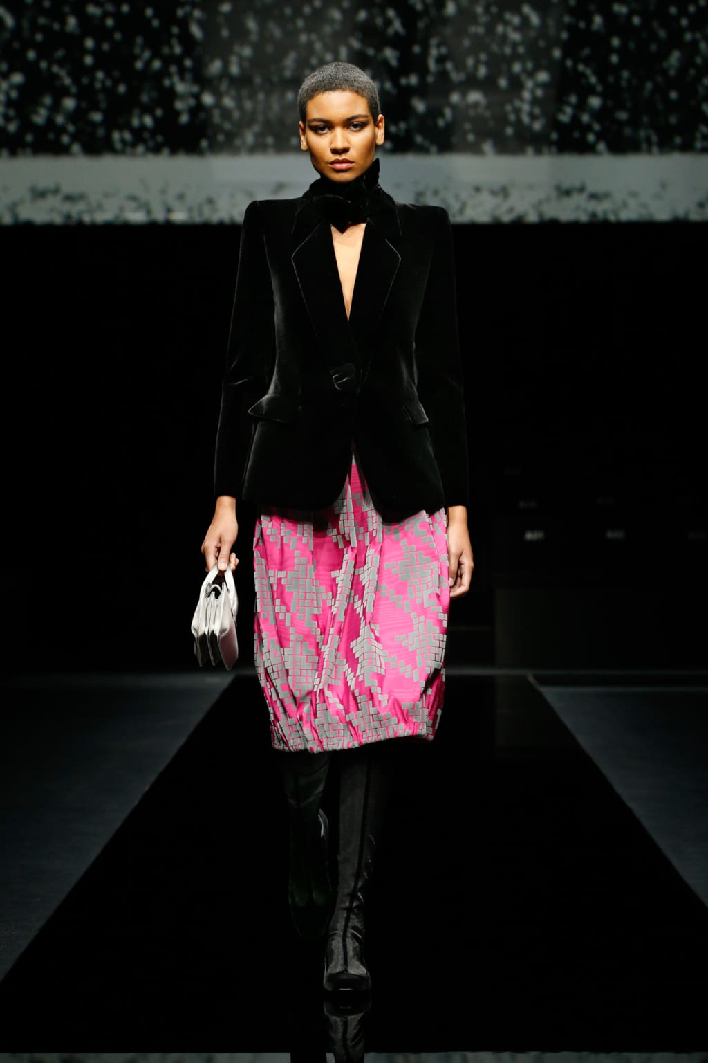 Fashion Week Milan Fall/Winter 2020 look 24 from the Giorgio Armani collection womenswear