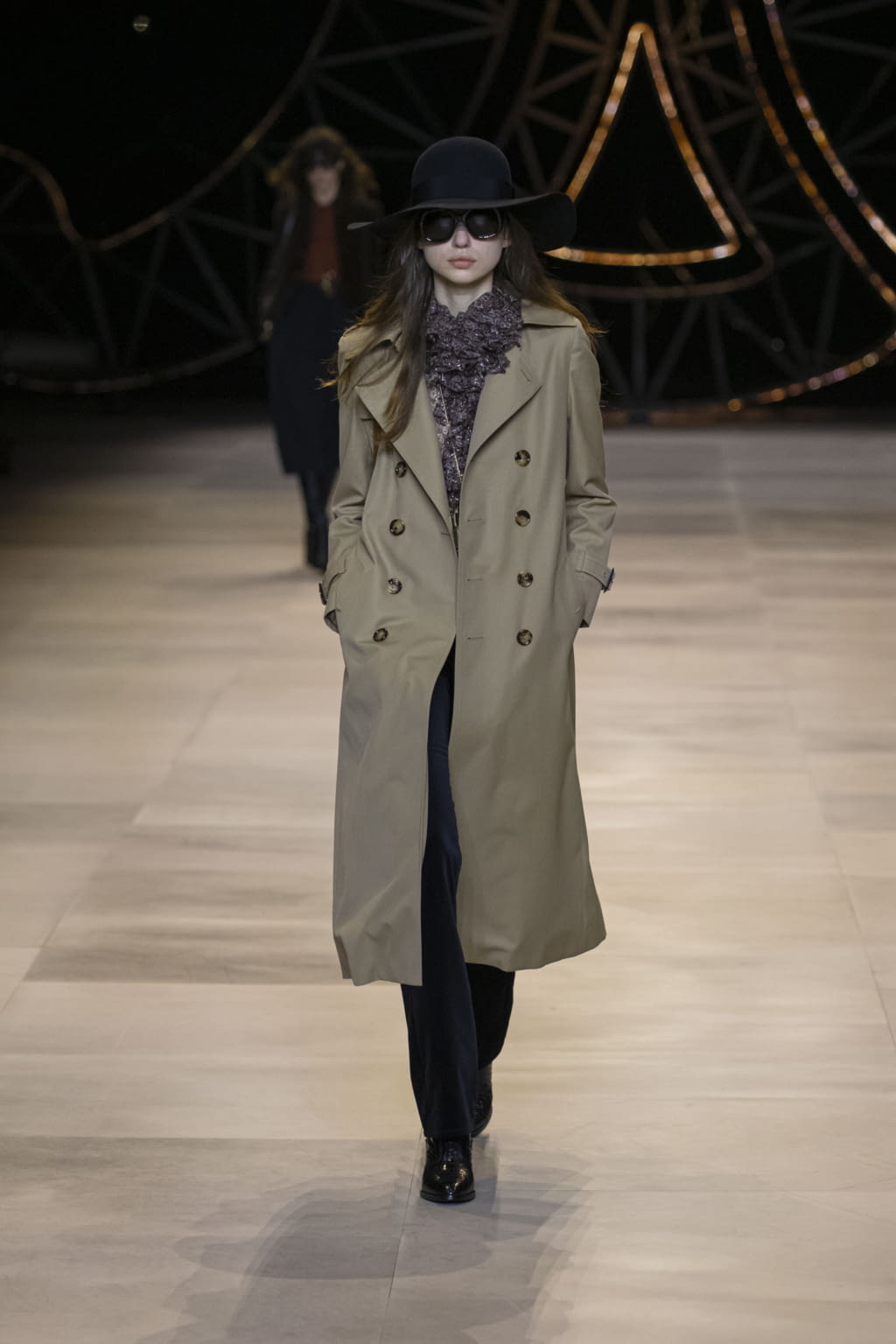 Fashion Week Paris Fall/Winter 2020 look 24 from the Celine collection womenswear