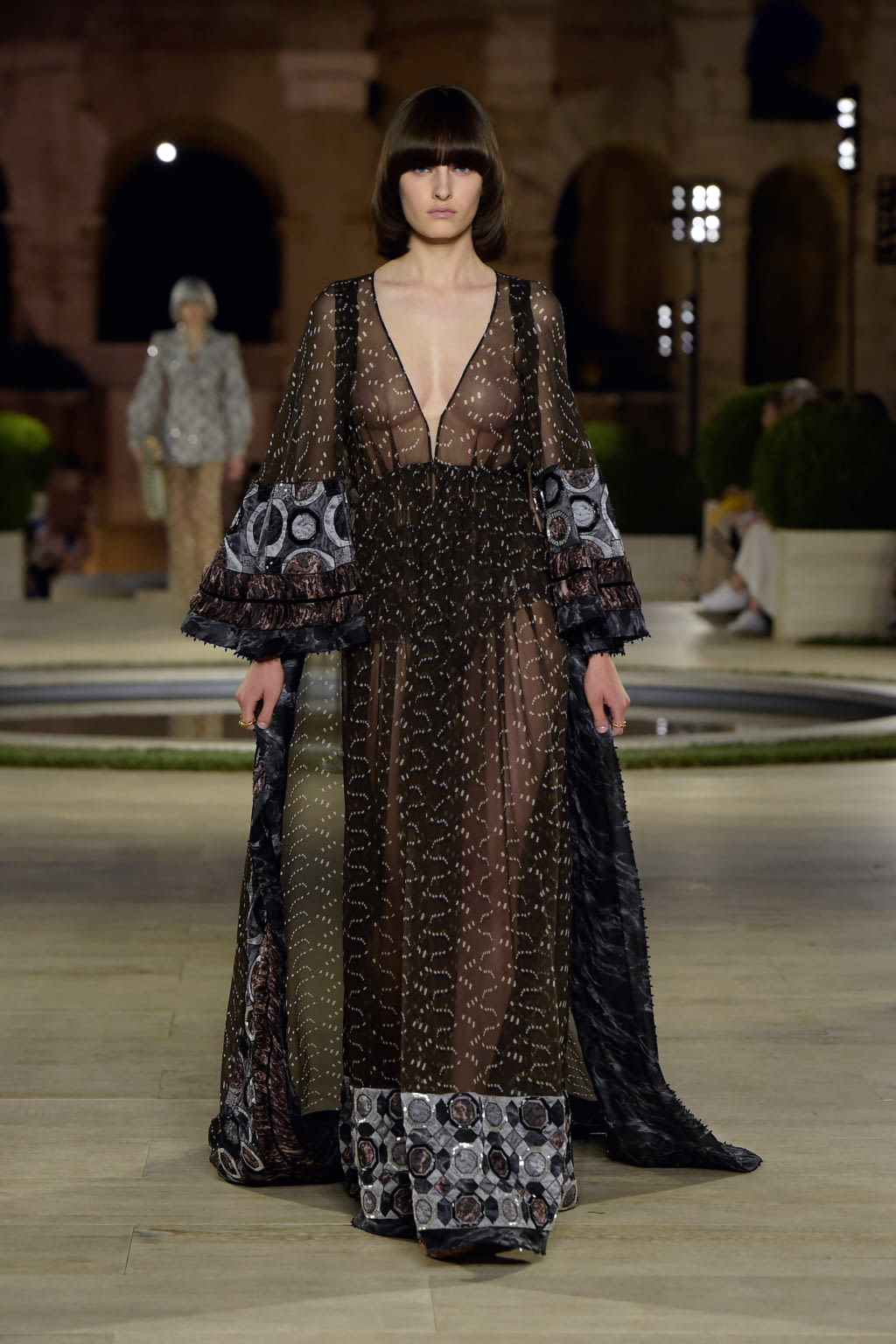 Fashion Week Milan Fall/Winter 2019 look 24 from the Fendi collection couture