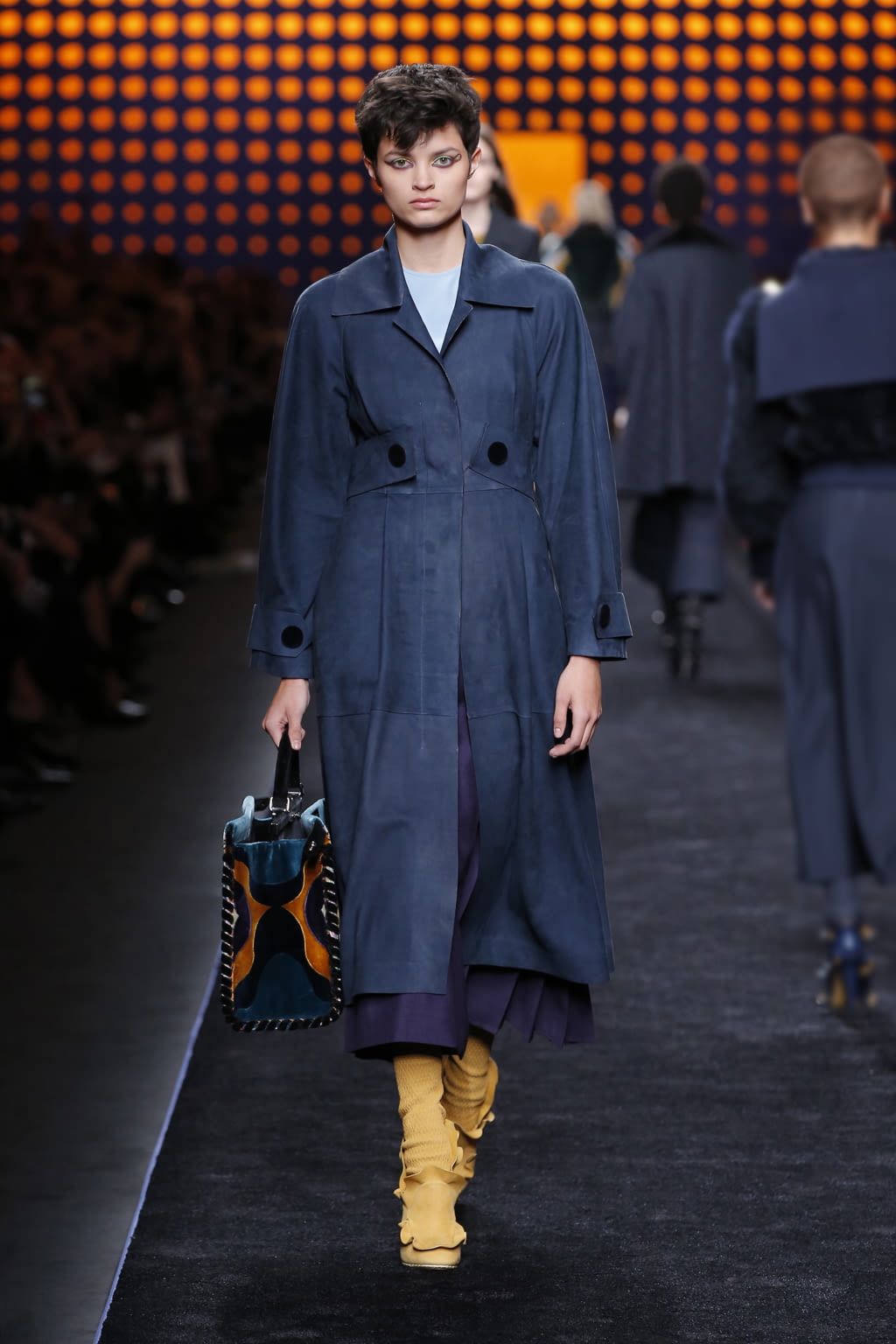 Fashion Week Milan Fall/Winter 2016 look 24 from the Fendi collection 女装