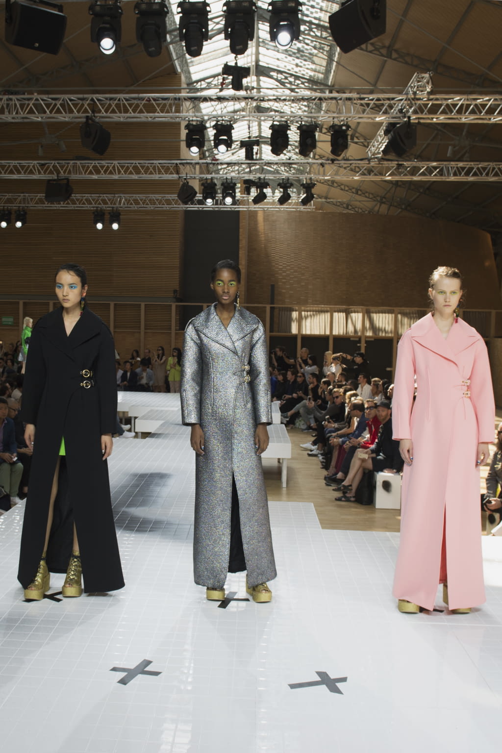 Fashion Week Paris Resort 2017 look 24 de la collection Kenzo womenswear