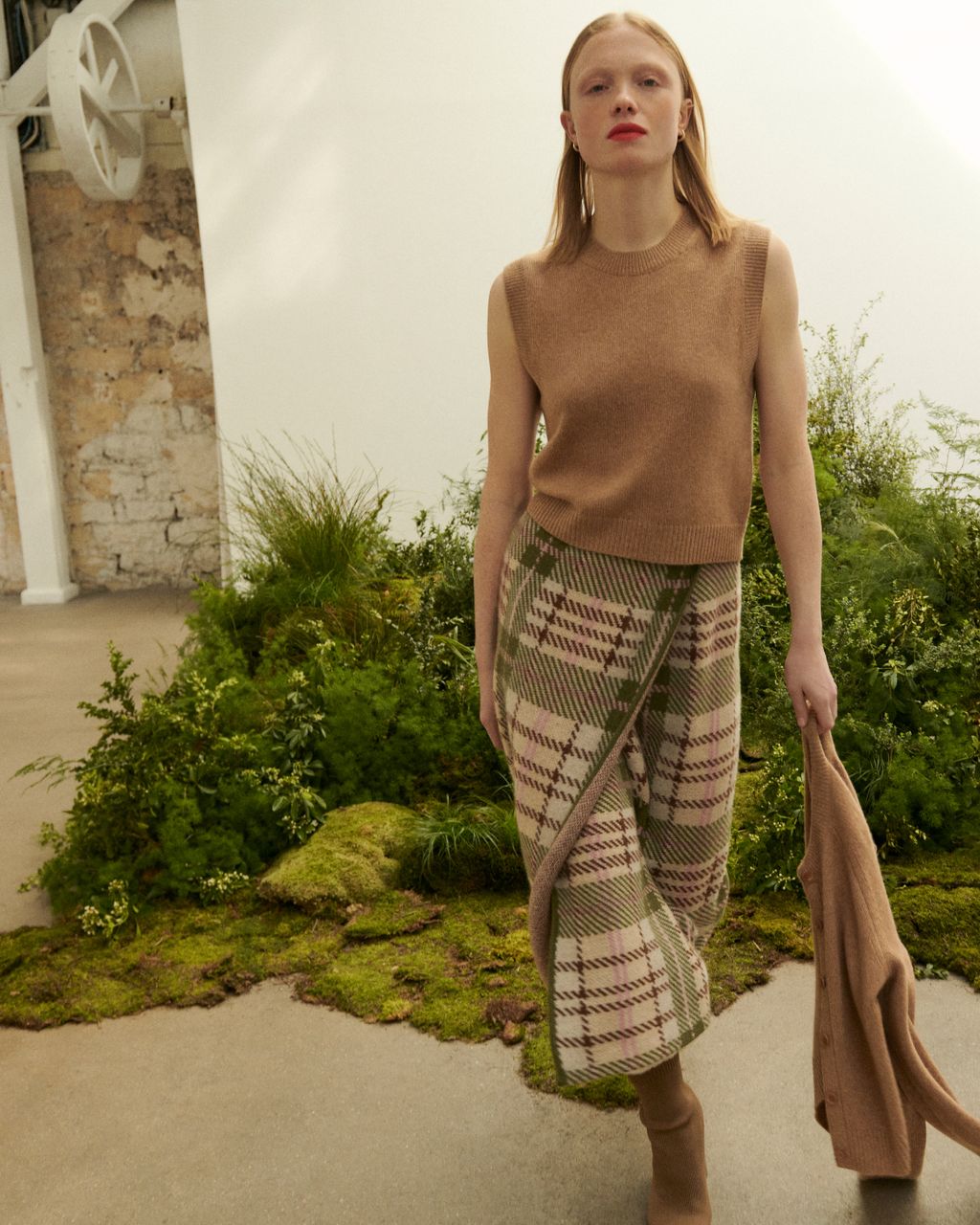 Fashion Week Paris Fall/Winter 2023 look 48 from the Eric Bompard collection 女装