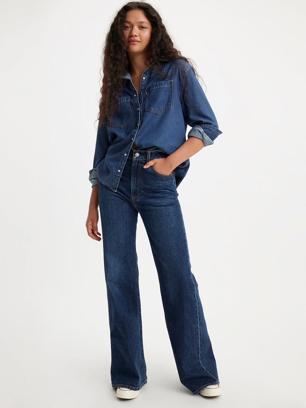 Fashion Week Paris Spring/Summer 2024 look 46 from the Levi’s® RED TAB HOLIDAY collection 女装