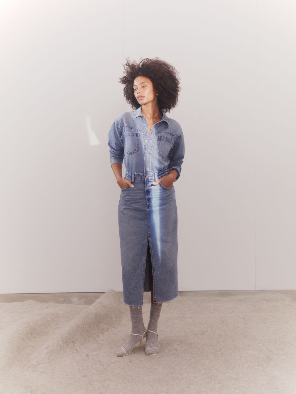 Fashion Week Paris Fall/Winter 2024 look 15 from the Levi’s® RED TAB DENIM LIFESTYLE collection 女装