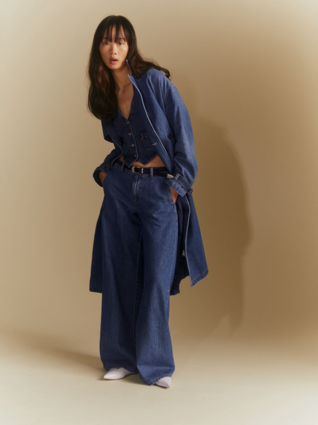 Fashion Week Paris Fall/Winter 2024 look 21 from the Levi’s® RED TAB DENIM LIFESTYLE collection 女装