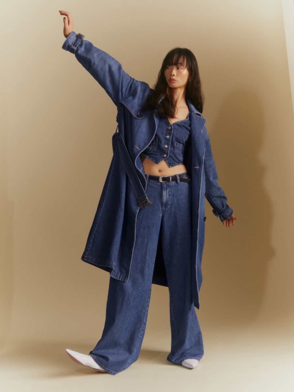 Fashion Week Paris Fall/Winter 2024 look 23 from the Levi’s® RED TAB DENIM LIFESTYLE collection 女装