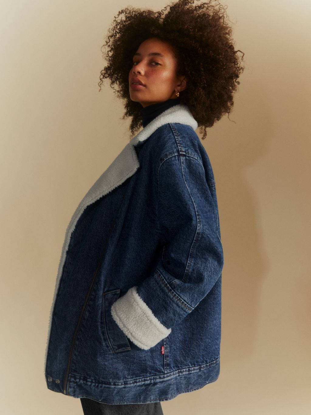 Fashion Week Paris Fall/Winter 2024 look 32 from the Levi’s® RED TAB DENIM LIFESTYLE collection womenswear