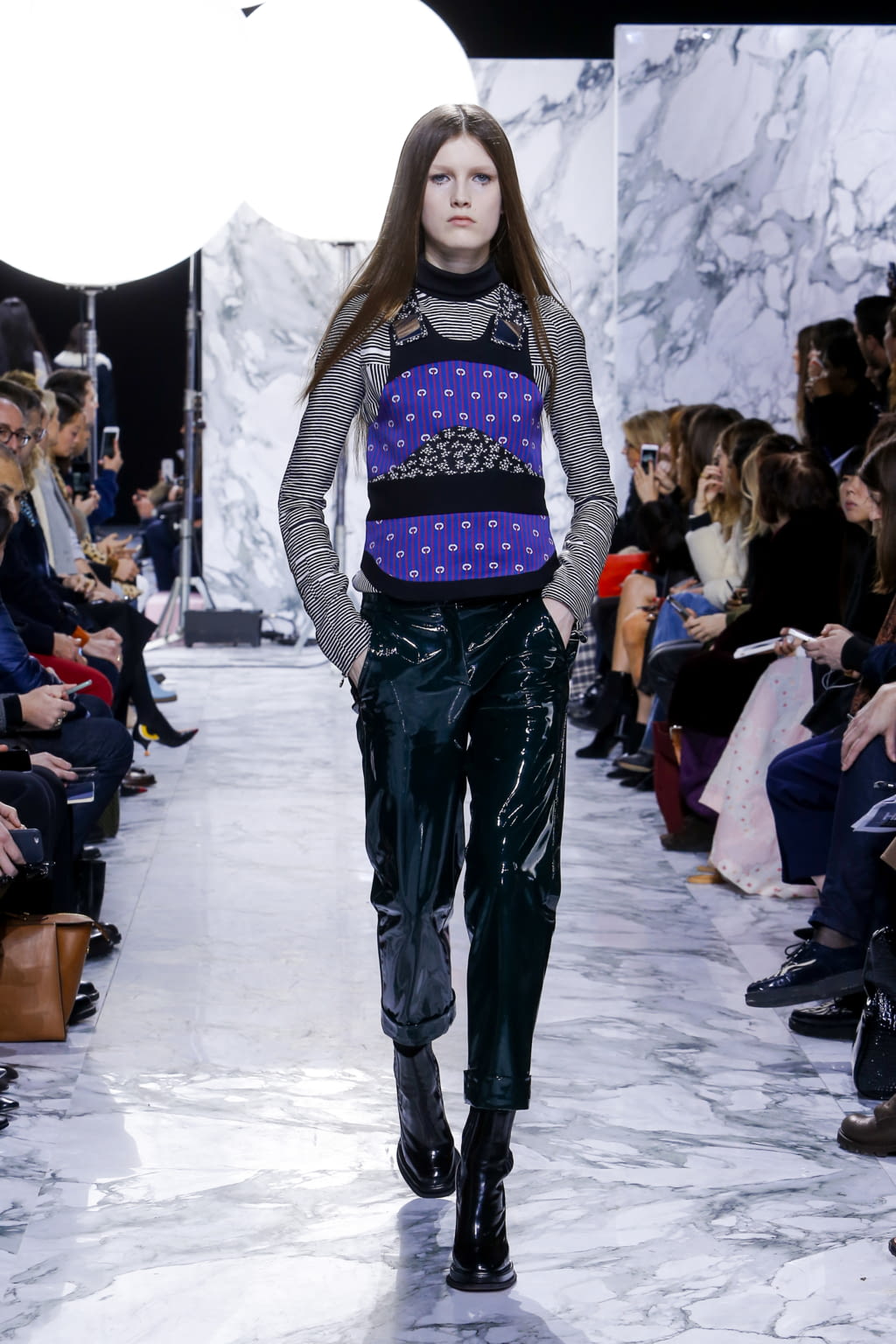 Fashion Week Paris Fall/Winter 2016 look 25 from the Carven collection 女装
