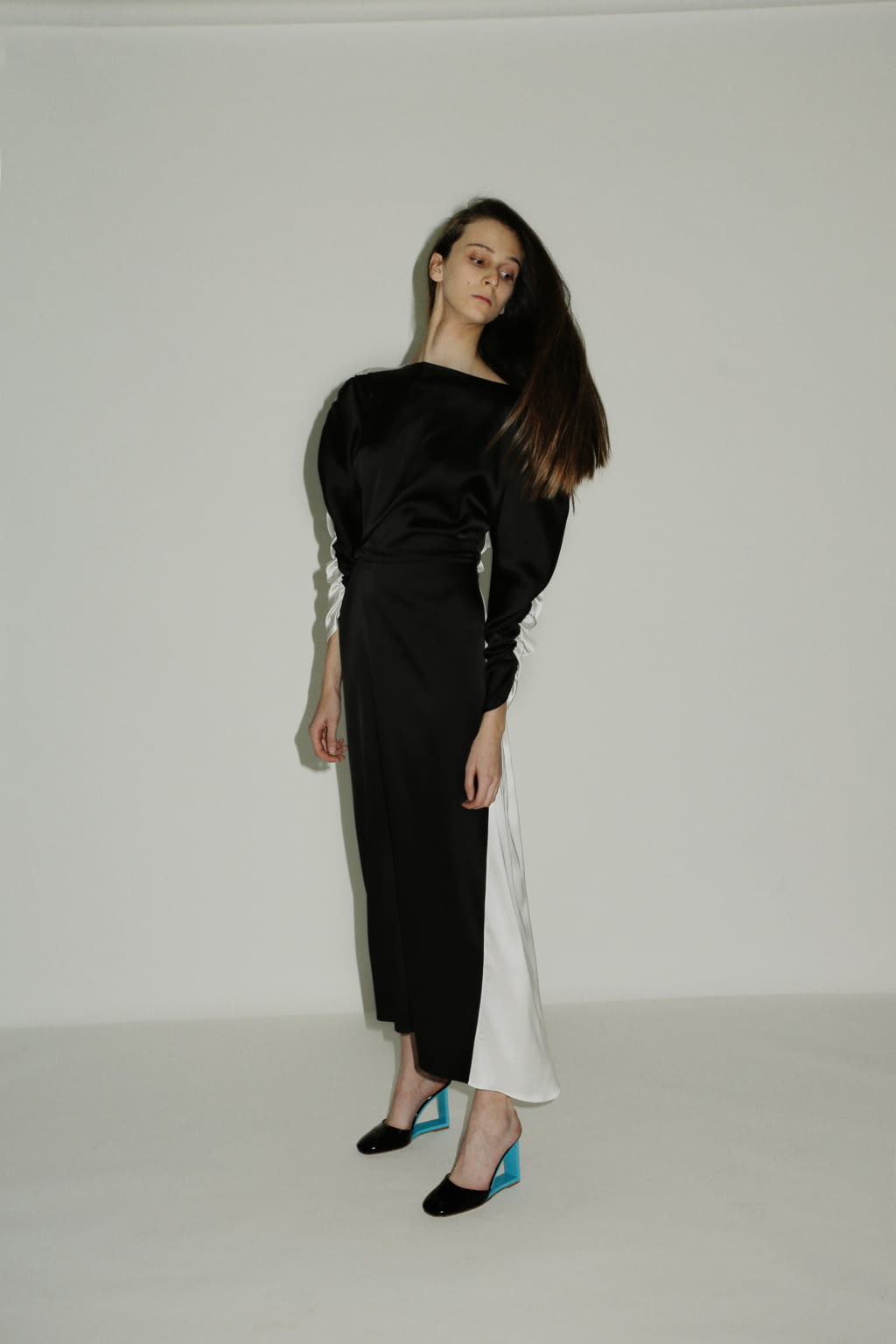 Fashion Week London Pre-Fall 2019 look 25 from the A.W.A.K.E MODE collection womenswear