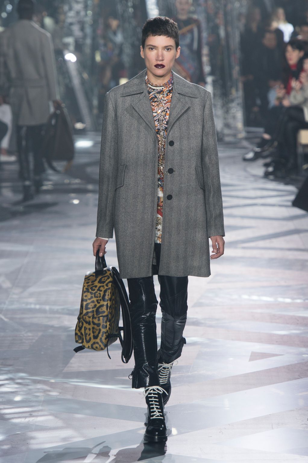 Fashion Week Paris Fall/Winter 2016 look 25 from the Louis Vuitton collection 女装
