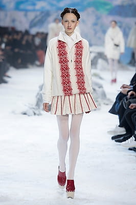 Fashion Week Paris Fall/Winter 2016 look 25 from the Moncler Gamme Rouge collection womenswear