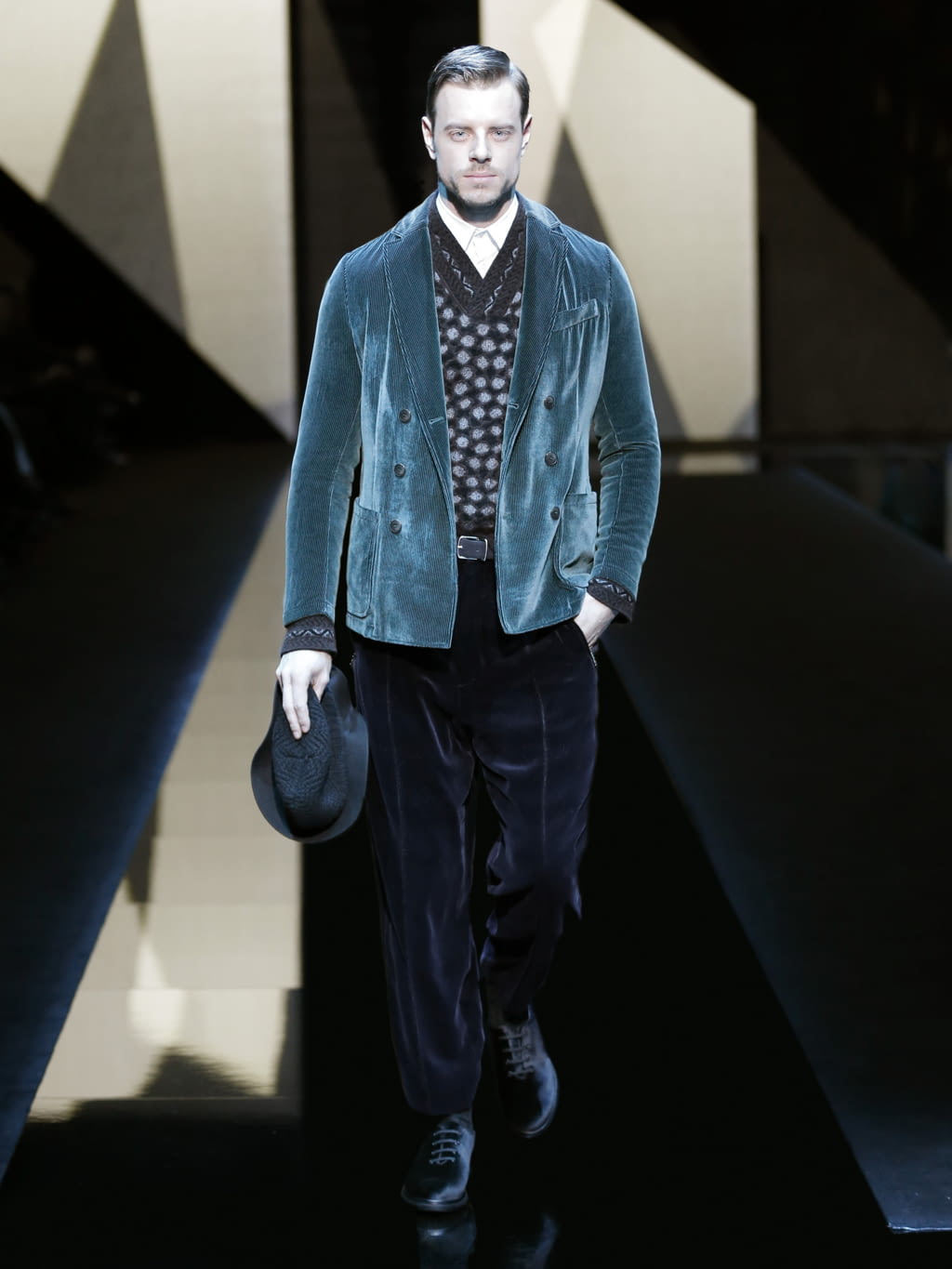 Fashion Week Milan Fall/Winter 2017 look 25 de la collection Giorgio Armani menswear
