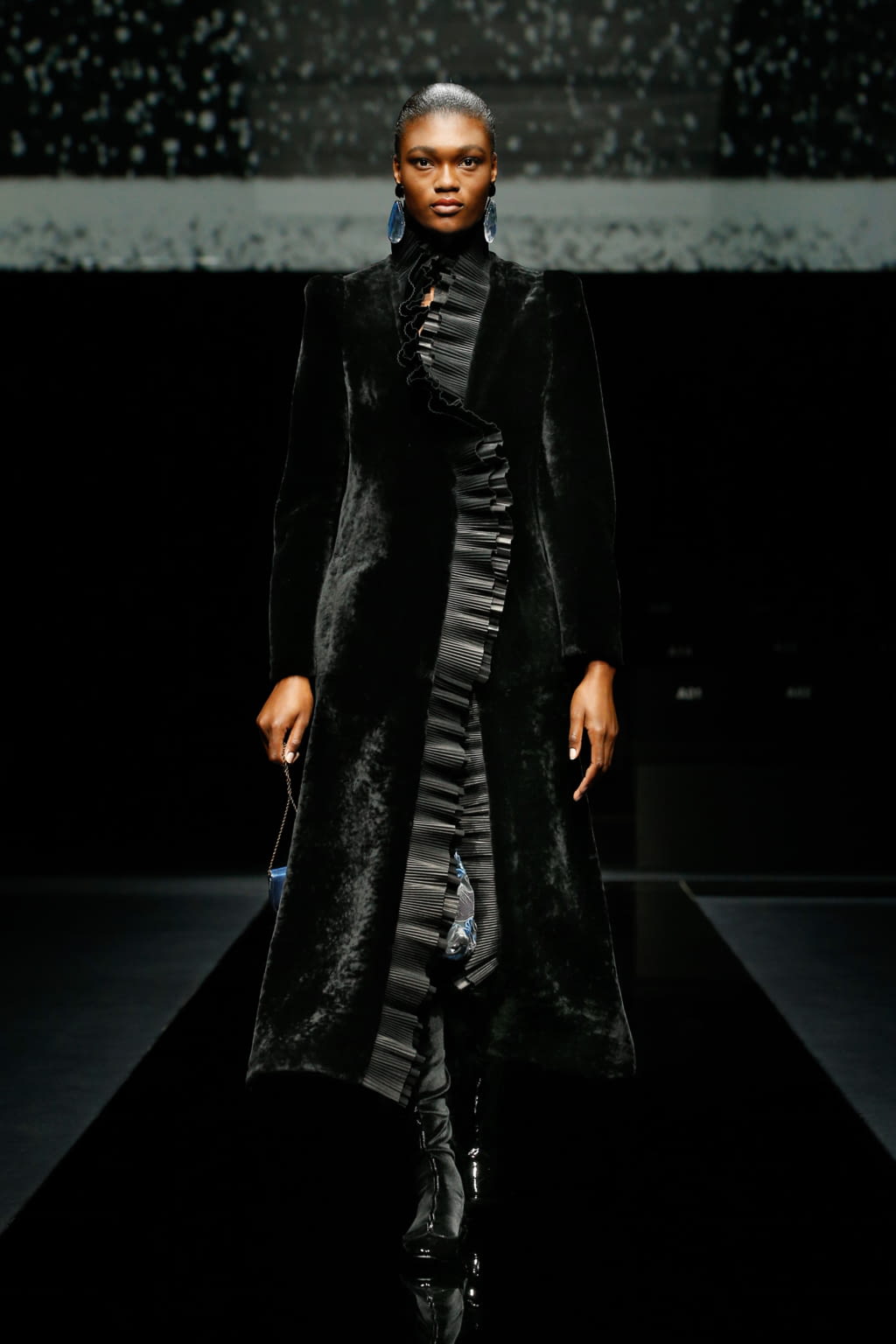 Fashion Week Milan Fall/Winter 2020 look 25 de la collection Giorgio Armani womenswear