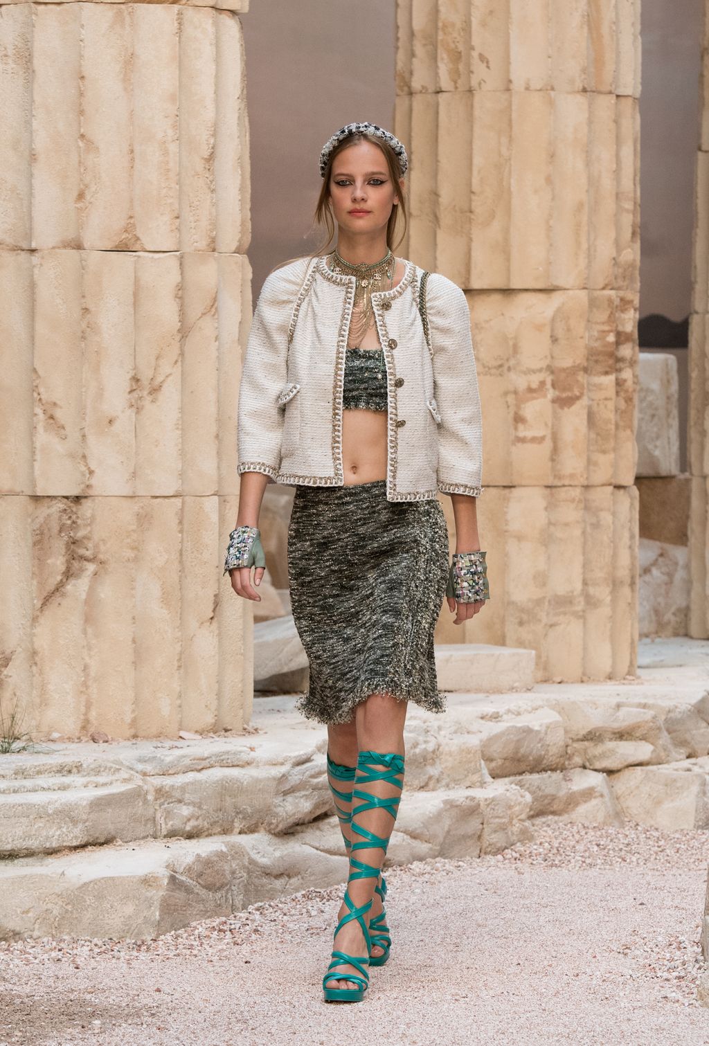 Fashion Week Paris Resort 2018 look 25 from the Chanel collection womenswear