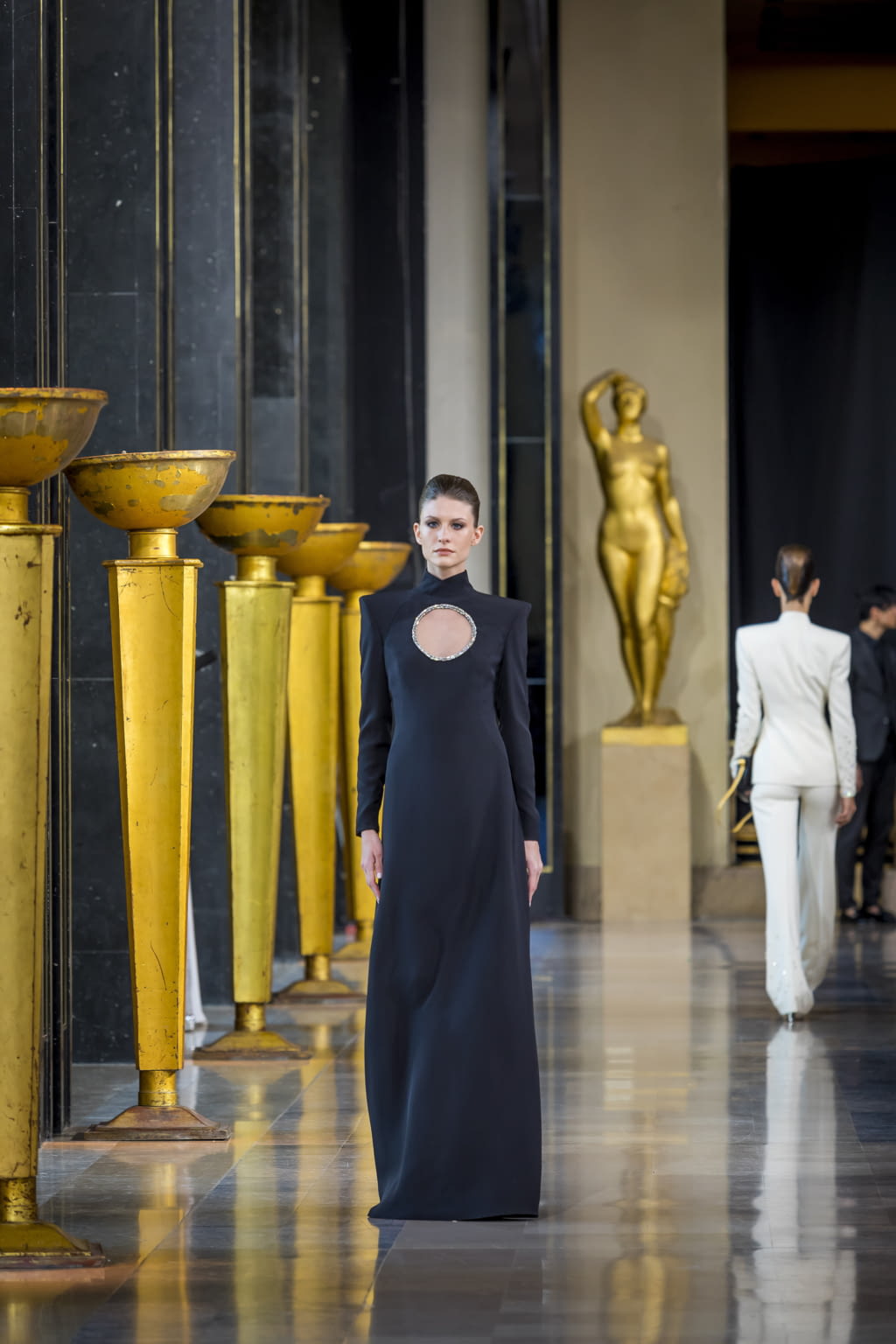 Fashion Week Paris Spring/Summer 2020 look 25 from the Stephane Rolland collection couture