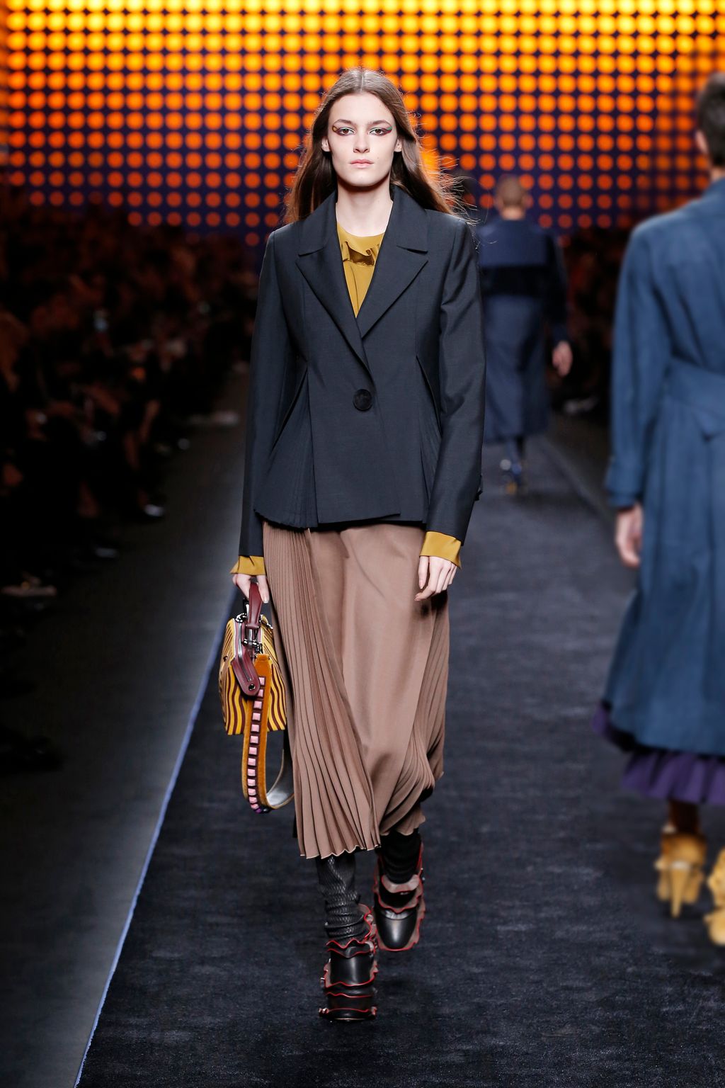 Fashion Week Milan Fall/Winter 2016 look 25 from the Fendi collection 女装