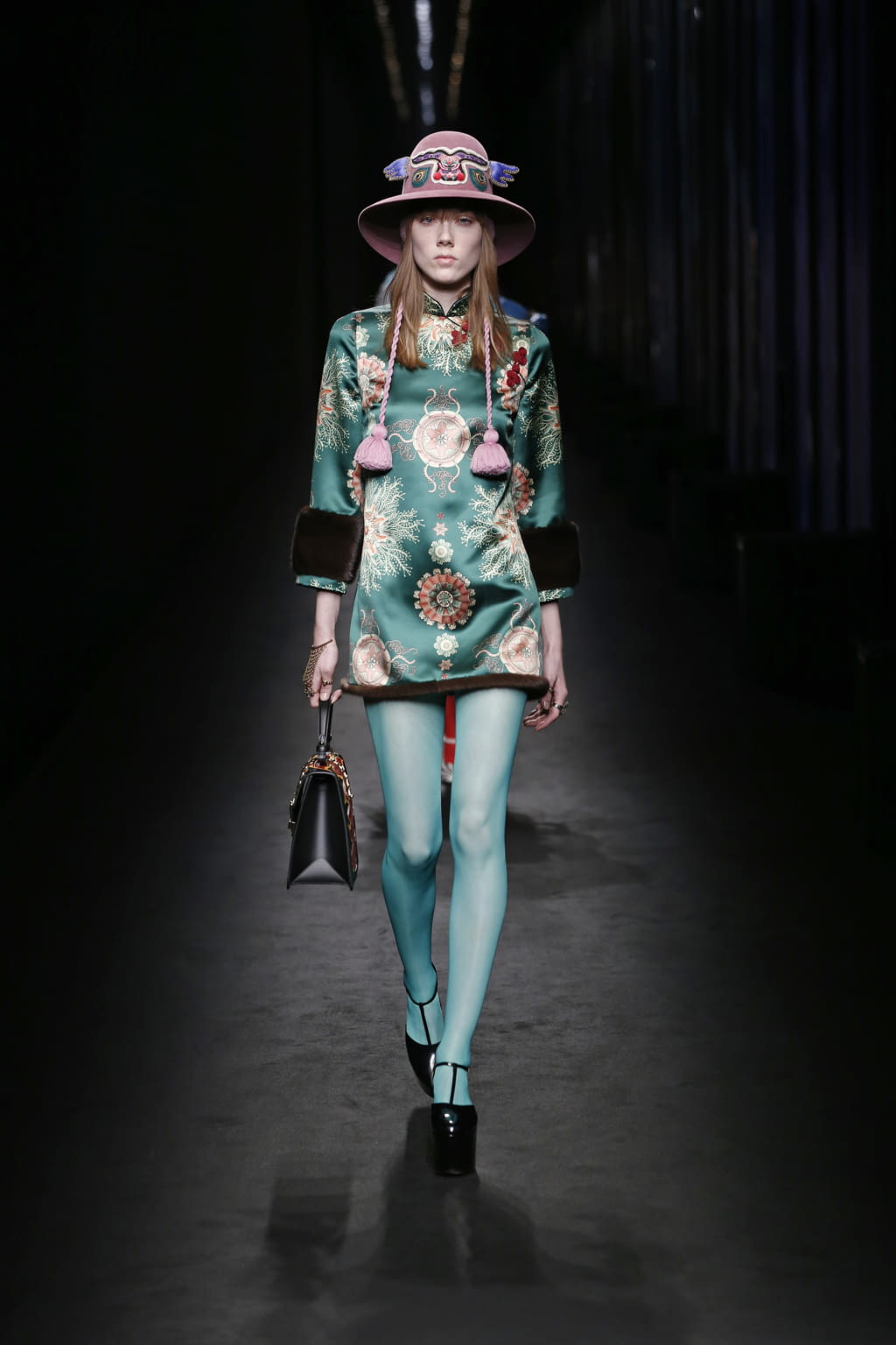 Fashion Week Milan Fall/Winter 2016 look 25 from the Gucci collection womenswear