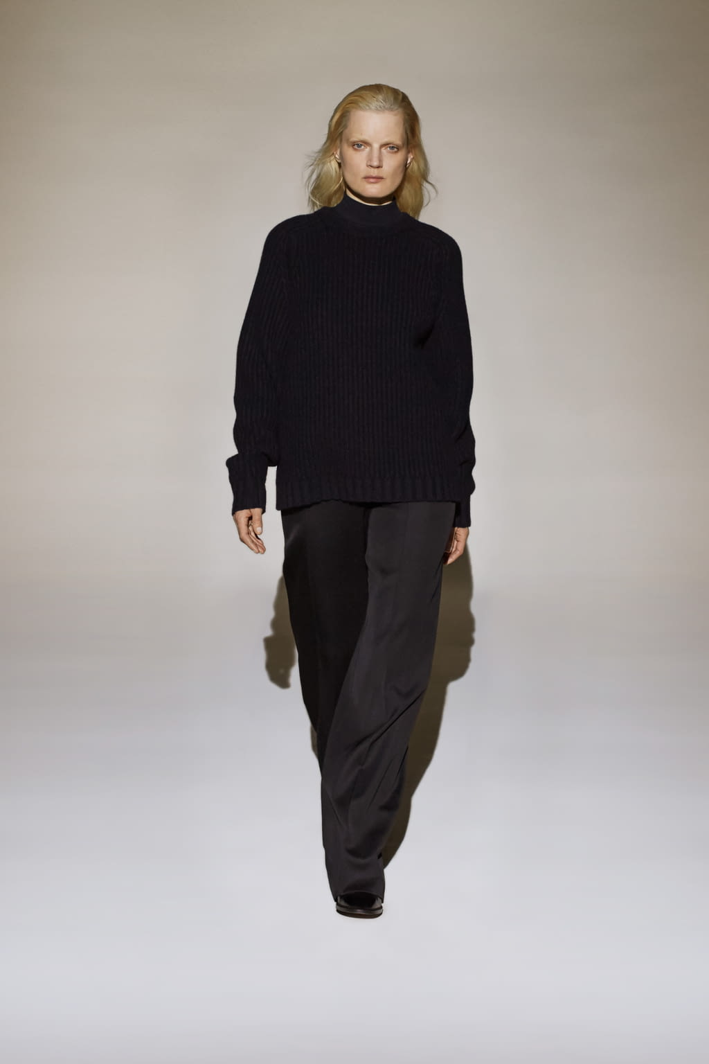 Fashion Week New York Fall/Winter 2016 look 25 from the The Row collection womenswear