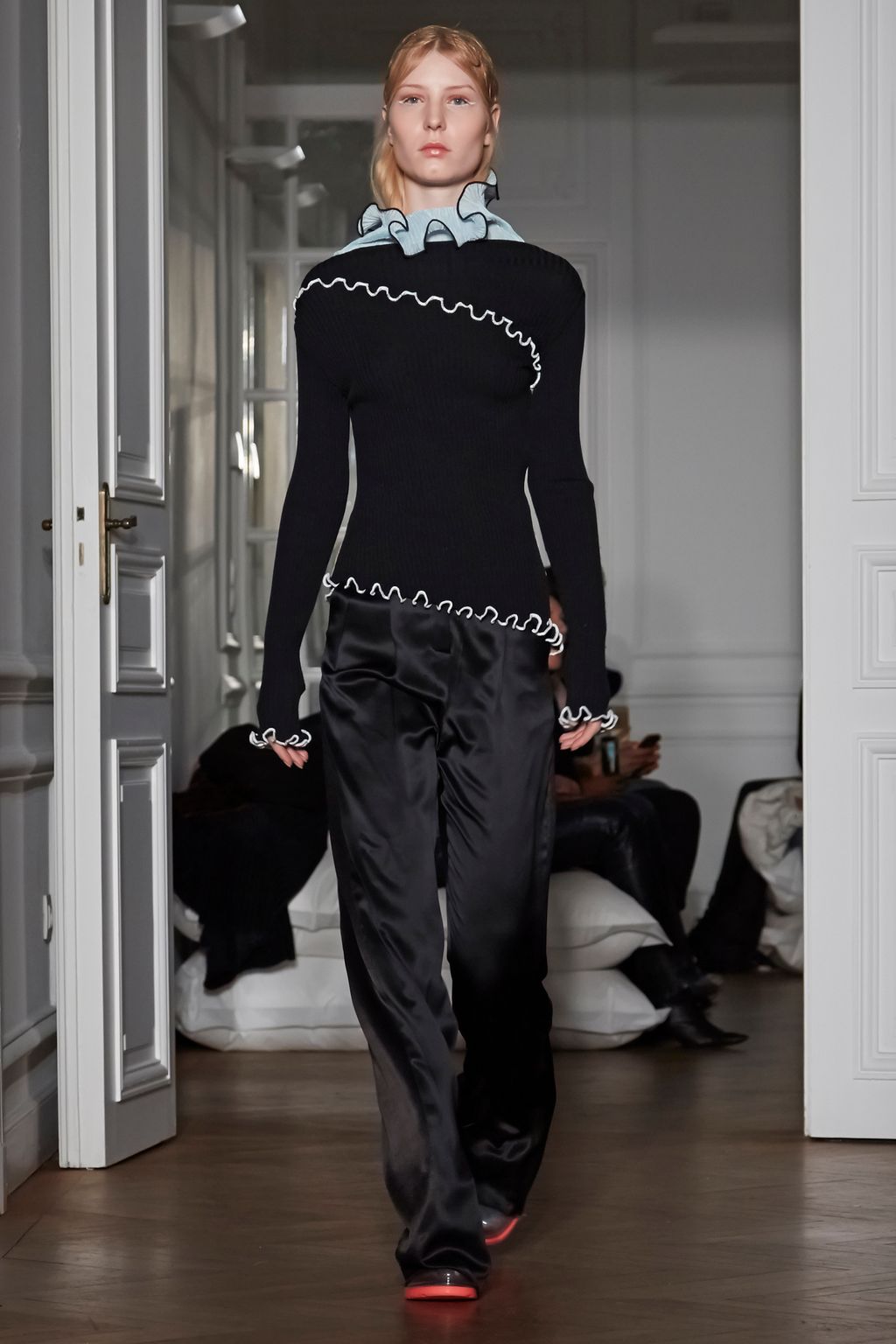 Fashion Week Paris Fall/Winter 2016 look 25 from the Peet Dullaert collection 女装