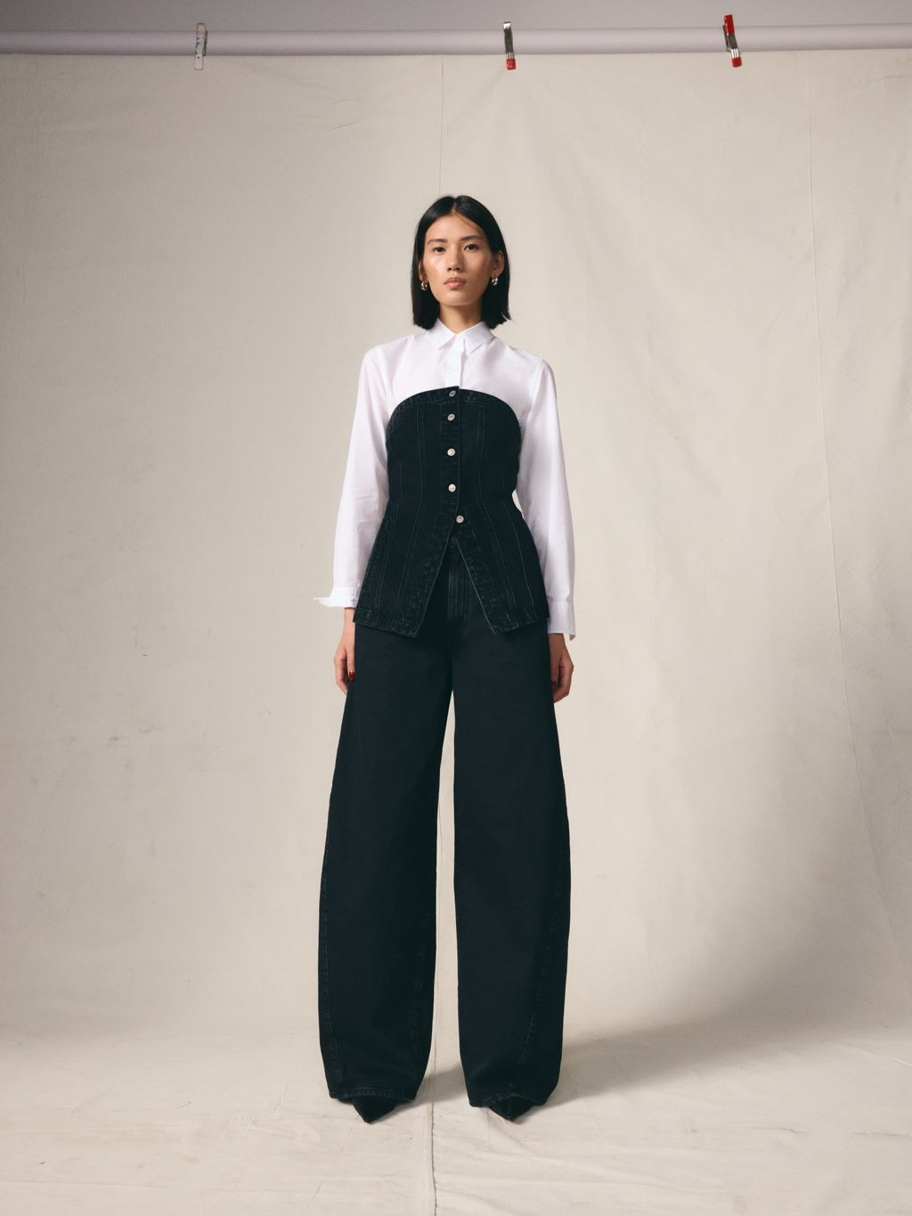 Fashion Week Paris Fall/Winter 2025 look 22 from the Levi’s® collection womenswear