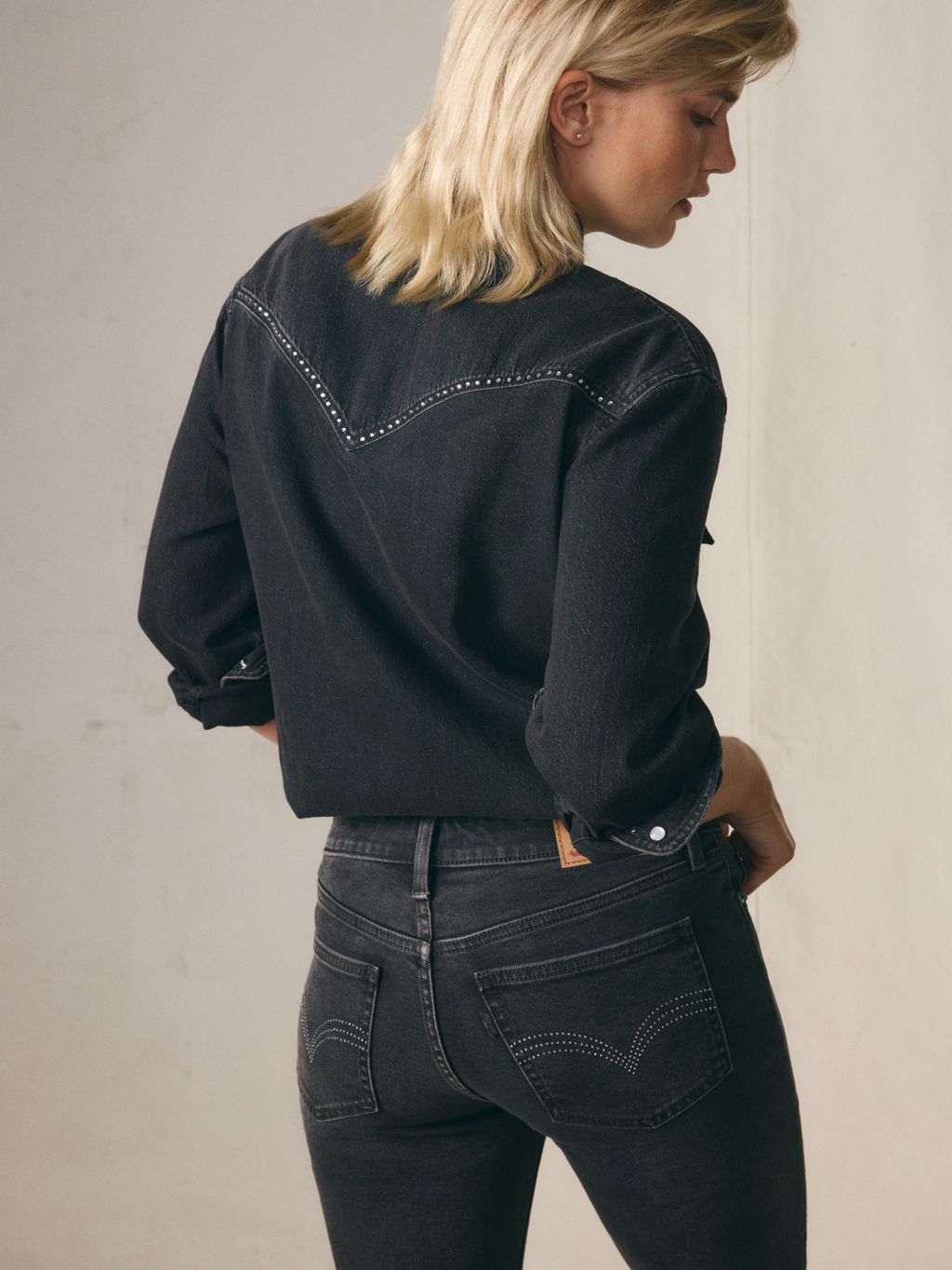 Fashion Week Paris Fall/Winter 2025 look 15 from the Levi’s® collection womenswear