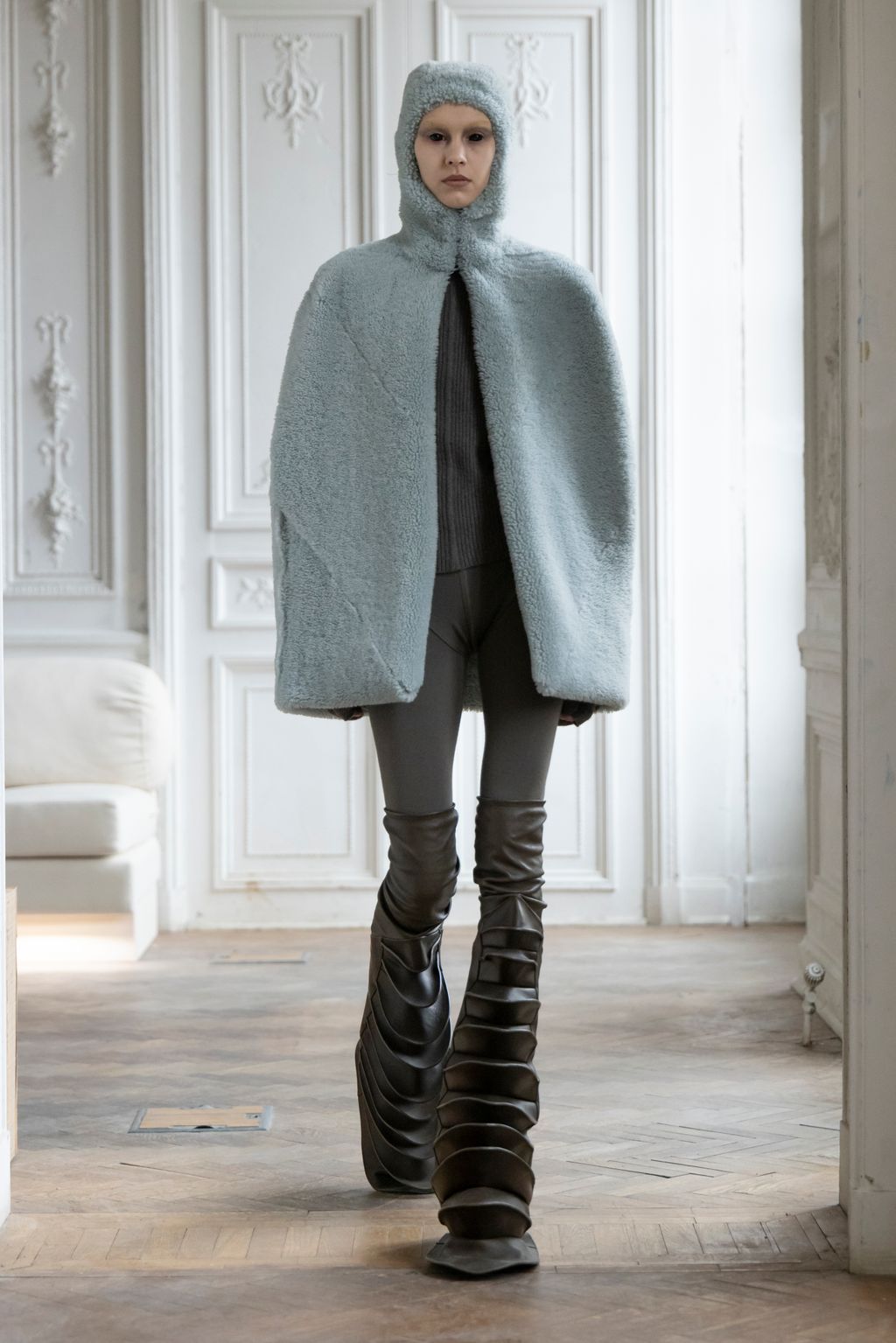Fashion Week Paris Fall/Winter 2024 look 25 de la collection Rick Owens womenswear