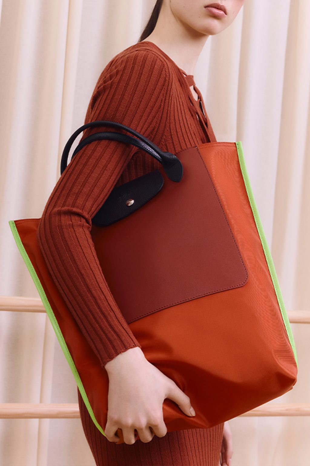 Fashion Week Paris Fall/Winter 2024 look 26 from the Longchamp collection womenswear accessories