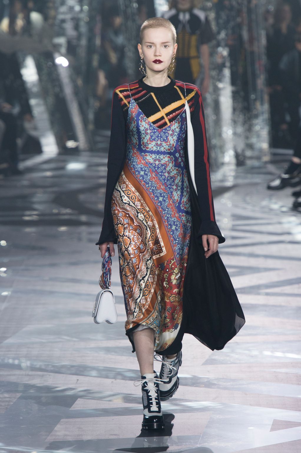 Fashion Week Paris Fall/Winter 2016 look 26 from the Louis Vuitton collection womenswear