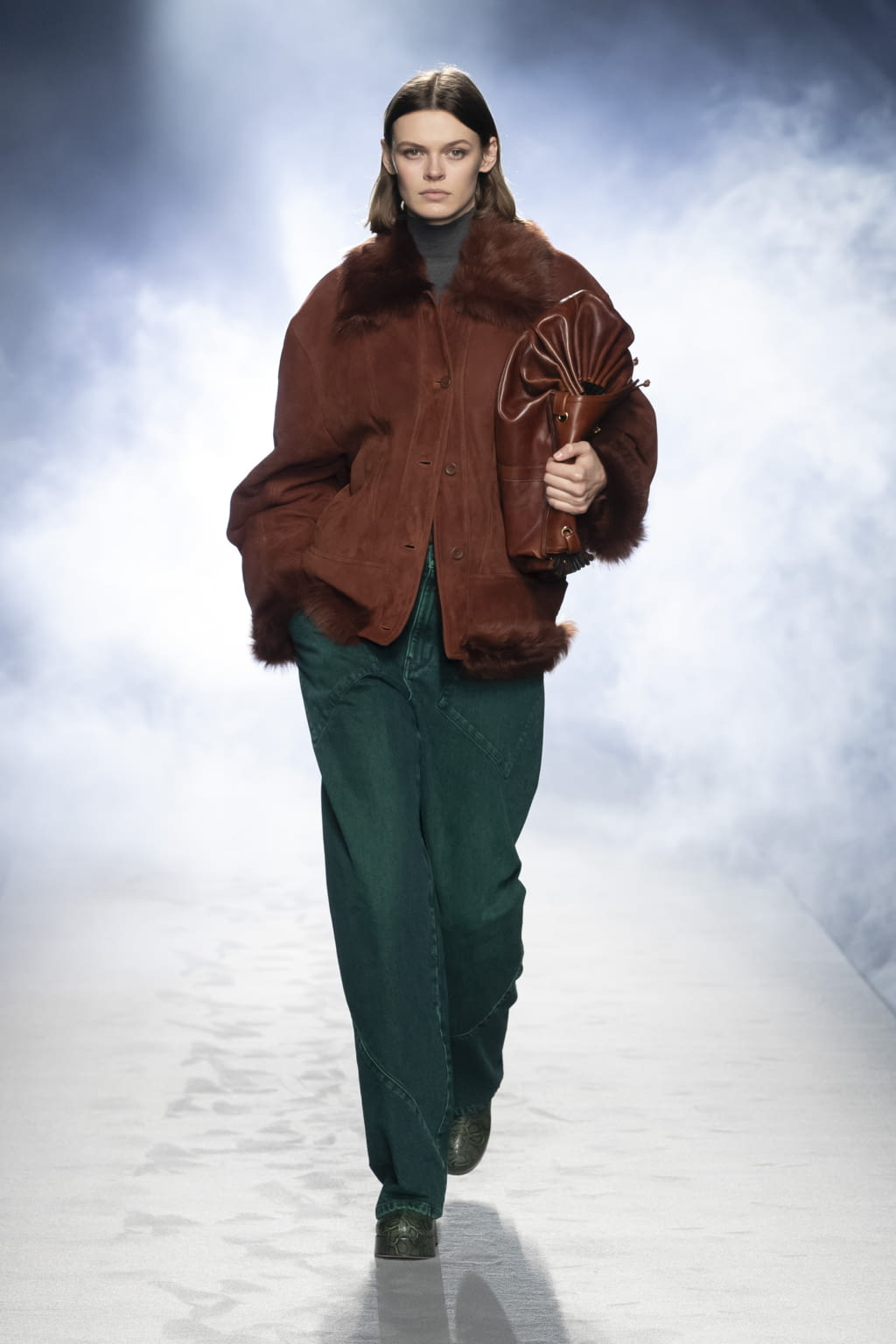 Fashion Week Milan Fall/Winter 2021 look 26 from the Alberta Ferretti collection 女装