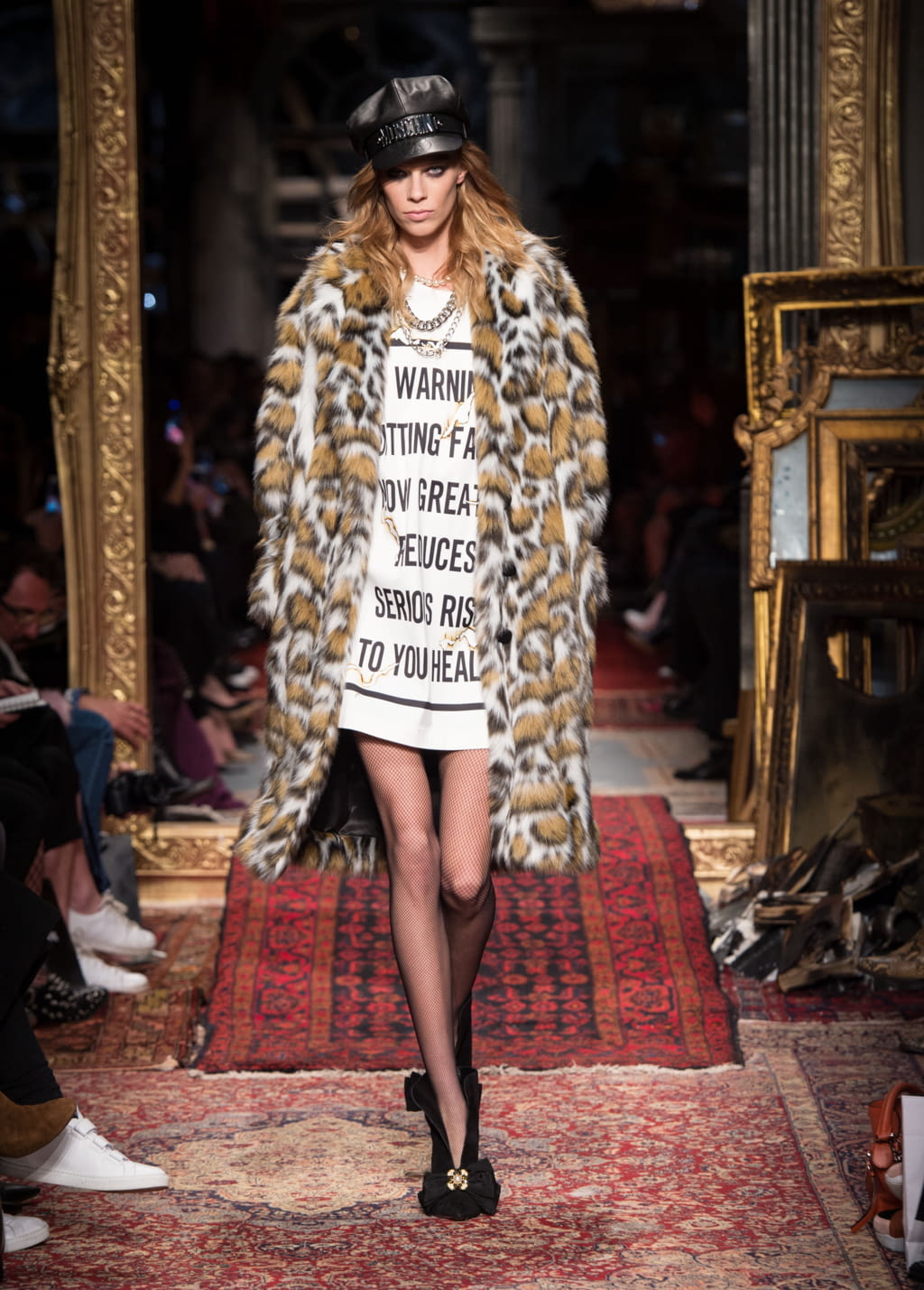 Fashion Week Milan Fall/Winter 2016 look 26 de la collection Moschino womenswear