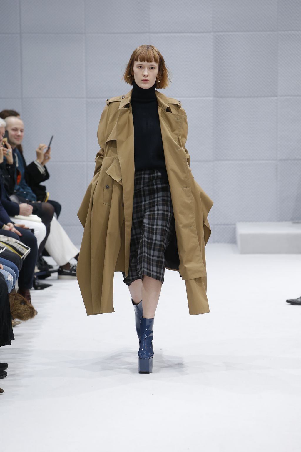 Fashion Week Paris Fall/Winter 2016 look 26 from the Balenciaga collection womenswear
