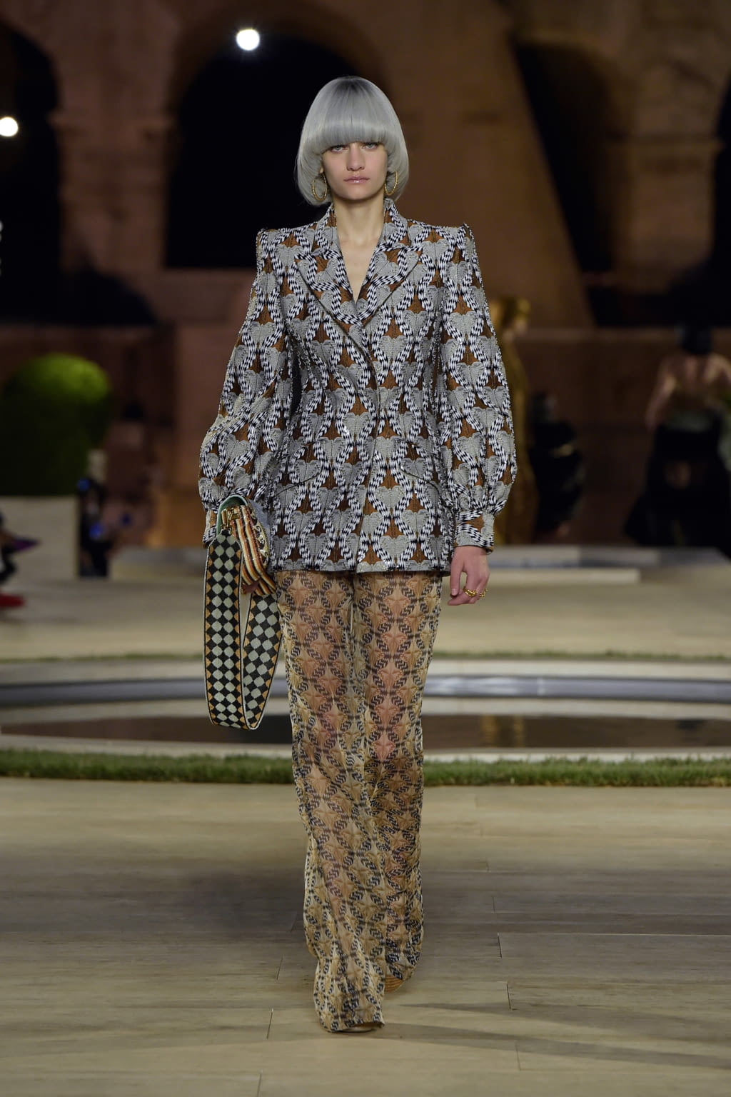 Fashion Week Milan Fall/Winter 2019 look 26 from the Fendi collection 高级定制