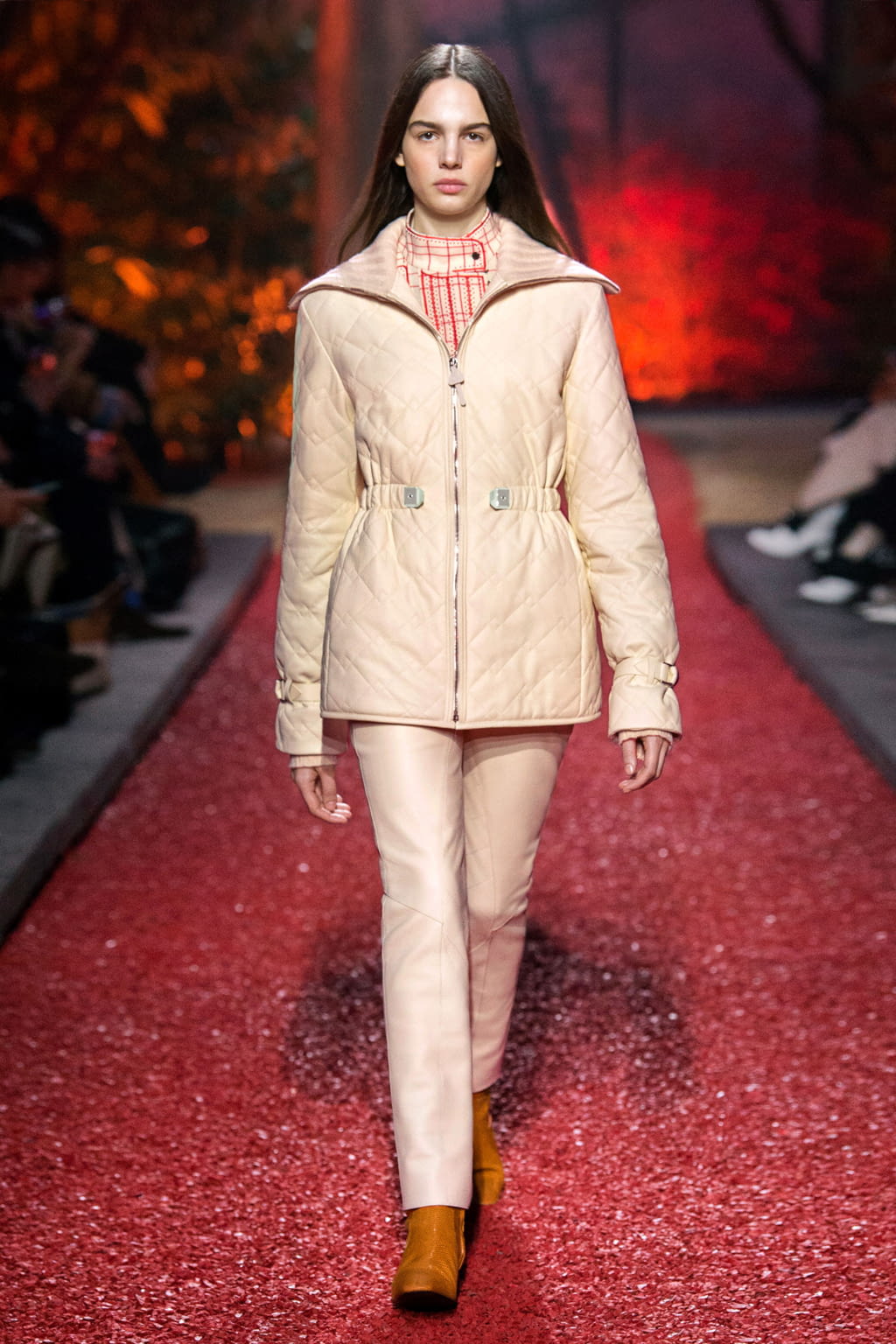 Fashion Week Paris Fall/Winter 2018 look 26 from the Hermès collection womenswear