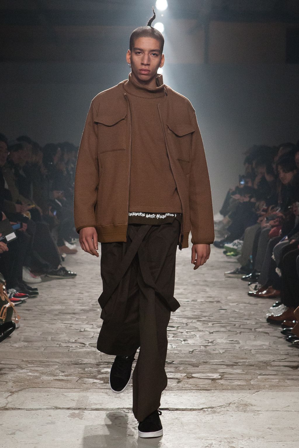 Fashion Week Paris Fall/Winter 2017 look 26 from the White Mountaineering collection menswear