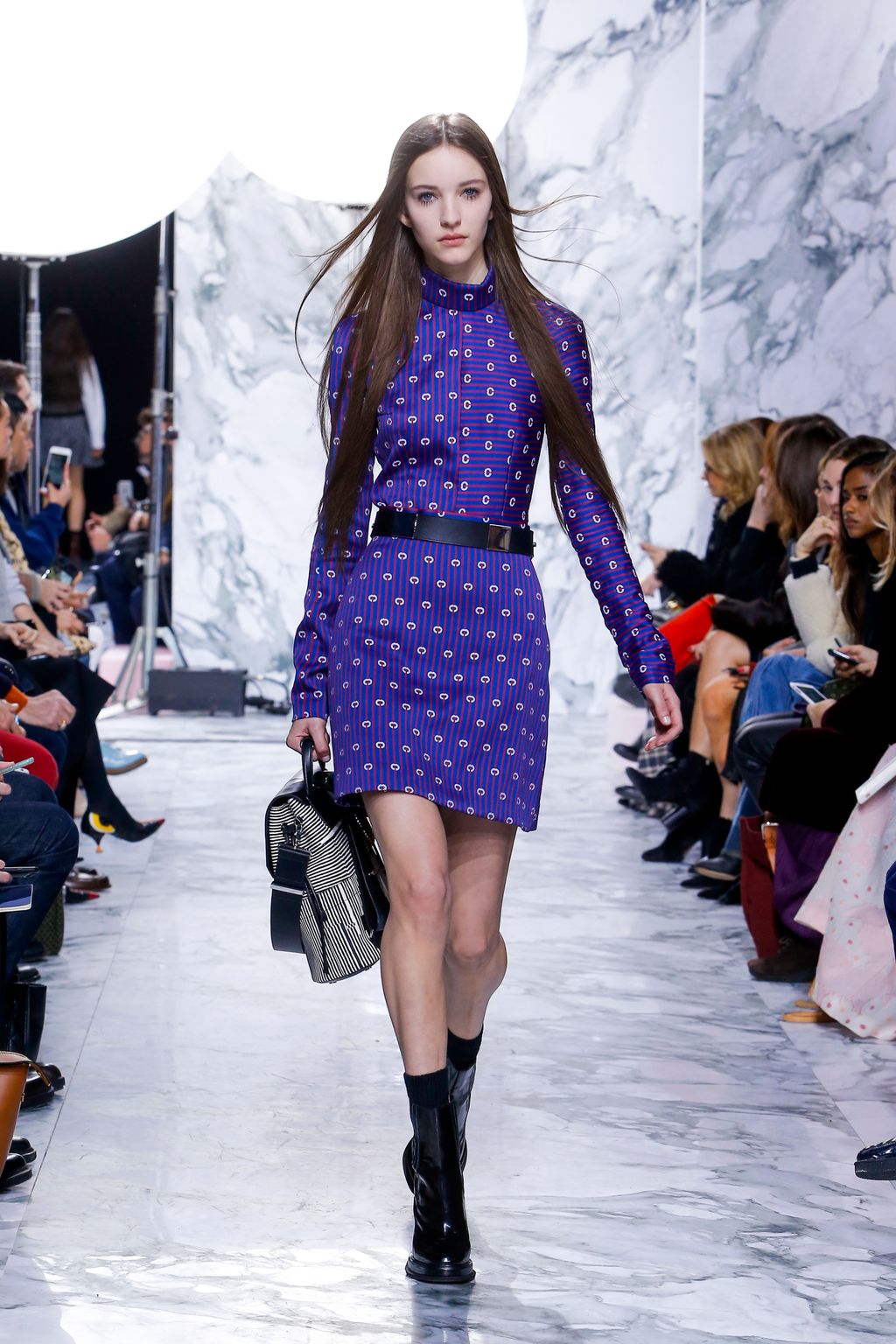 Fashion Week Paris Fall/Winter 2016 look 27 from the Carven collection 女装
