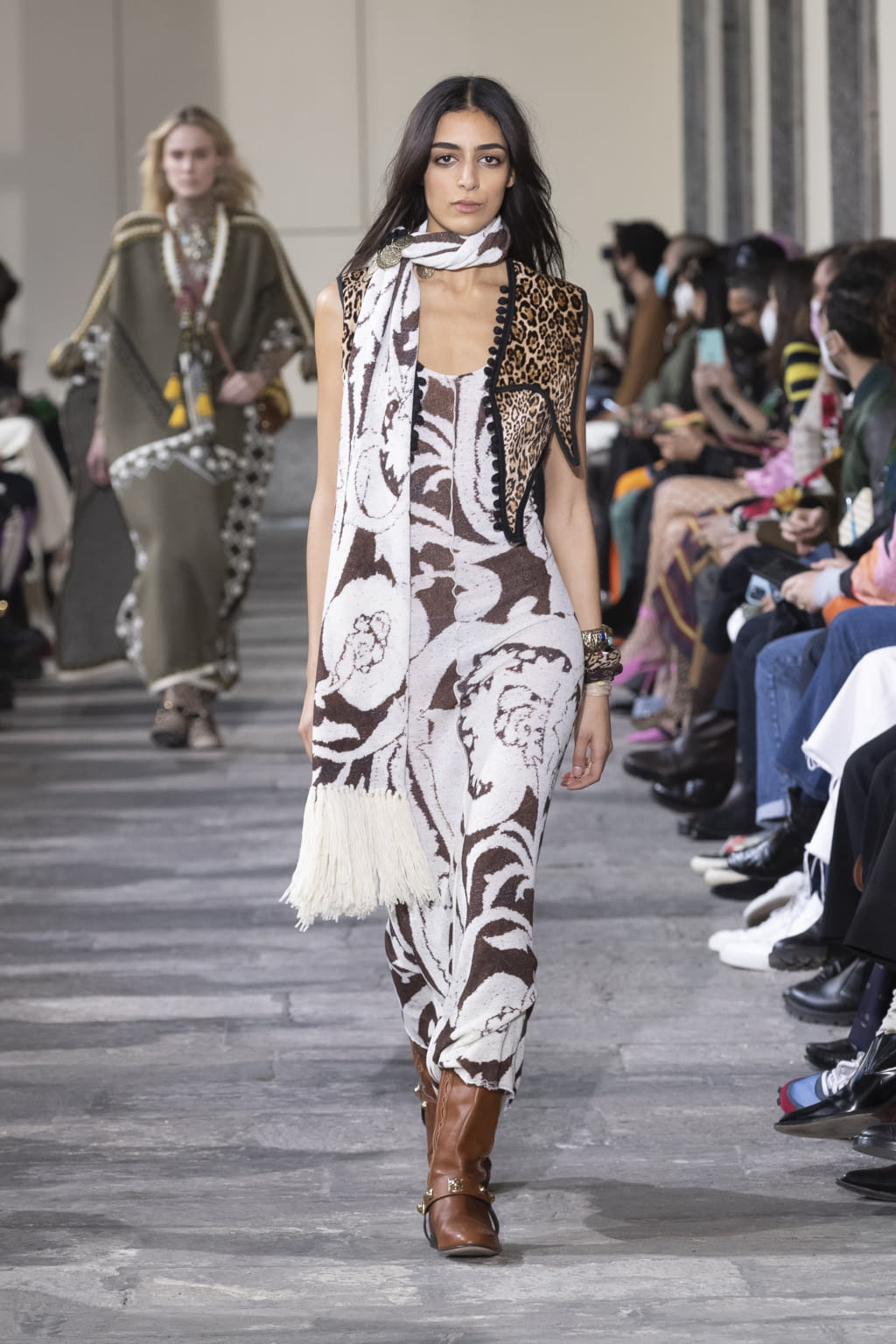 Fashion Week Milan Fall/Winter 2022 look 27 from the Etro collection 女装