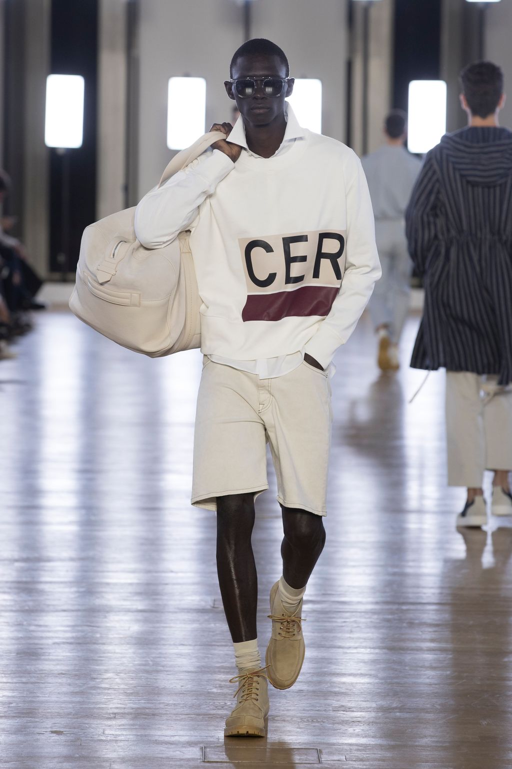 Fashion Week Paris Spring/Summer 2018 look 27 from the Cerruti 1881 collection 男装